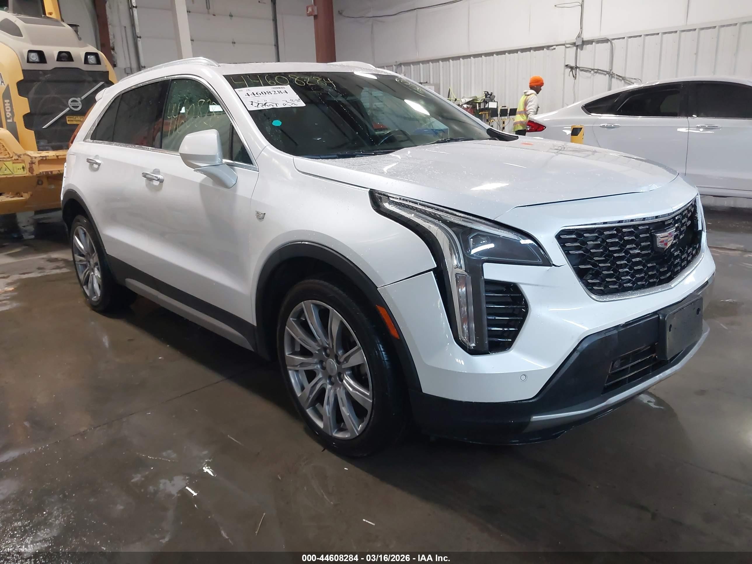 2019 Cadillac Xt4 Premium Luxury White vin: 1GYFZDR45KF224260