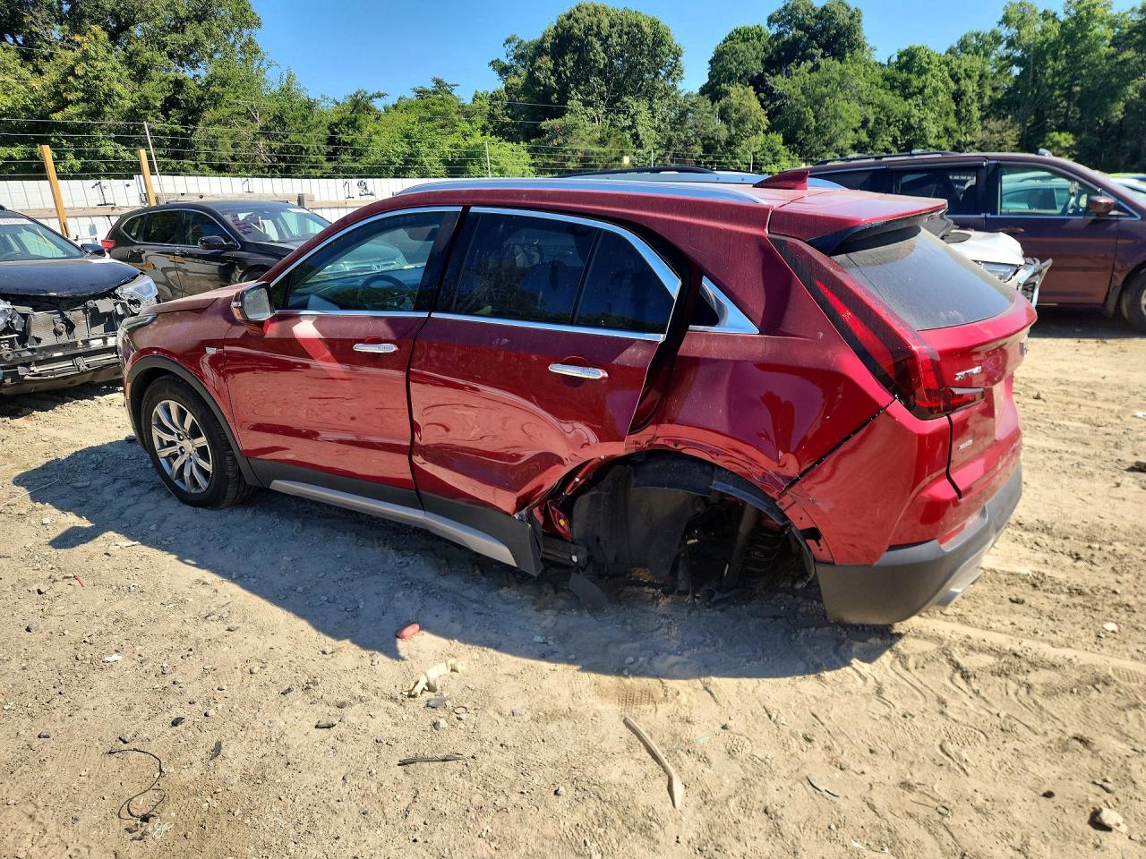 2022 Cadillac Xt4 Premium Luxury Red vin: 1GYFZDR49NF153326