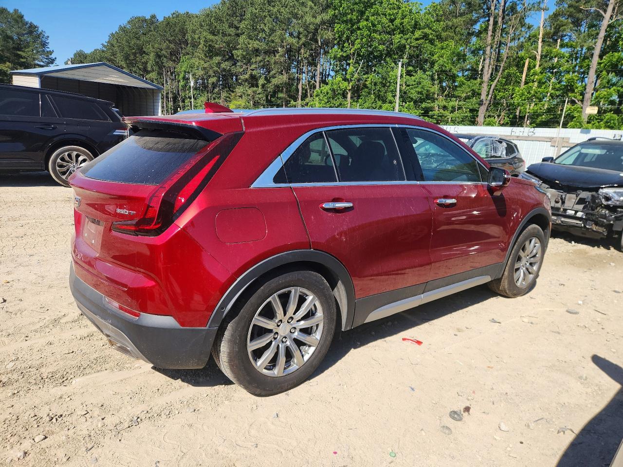 2022 Cadillac Xt4 Premium Luxury Red vin: 1GYFZDR49NF153326