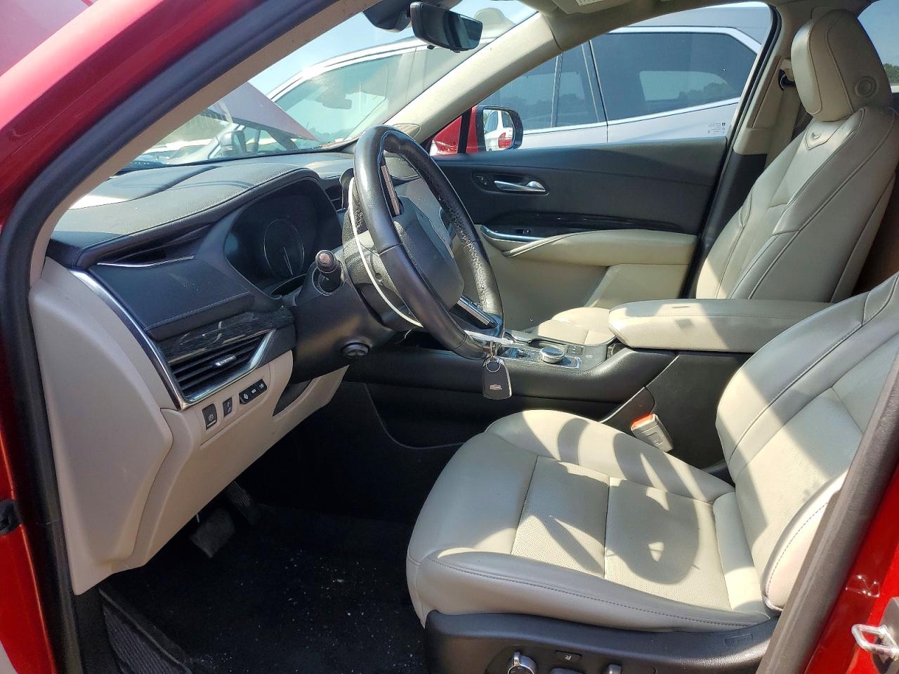 2022 Cadillac Xt4 Premium Luxury Red vin: 1GYFZDR49NF153326