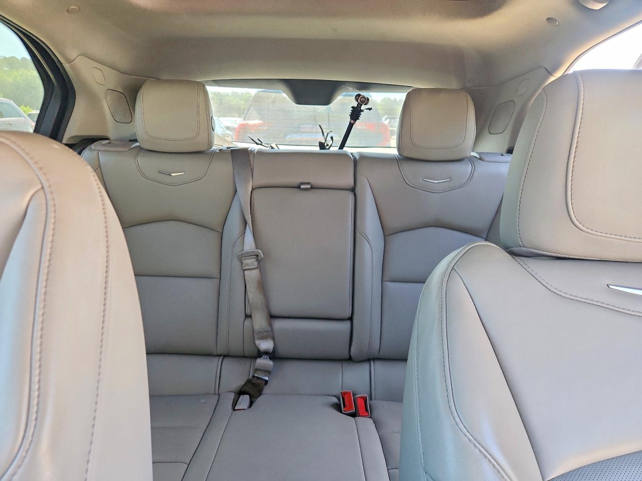 2022 Cadillac Xt4 Premium Luxury Red vin: 1GYFZDR49NF153326