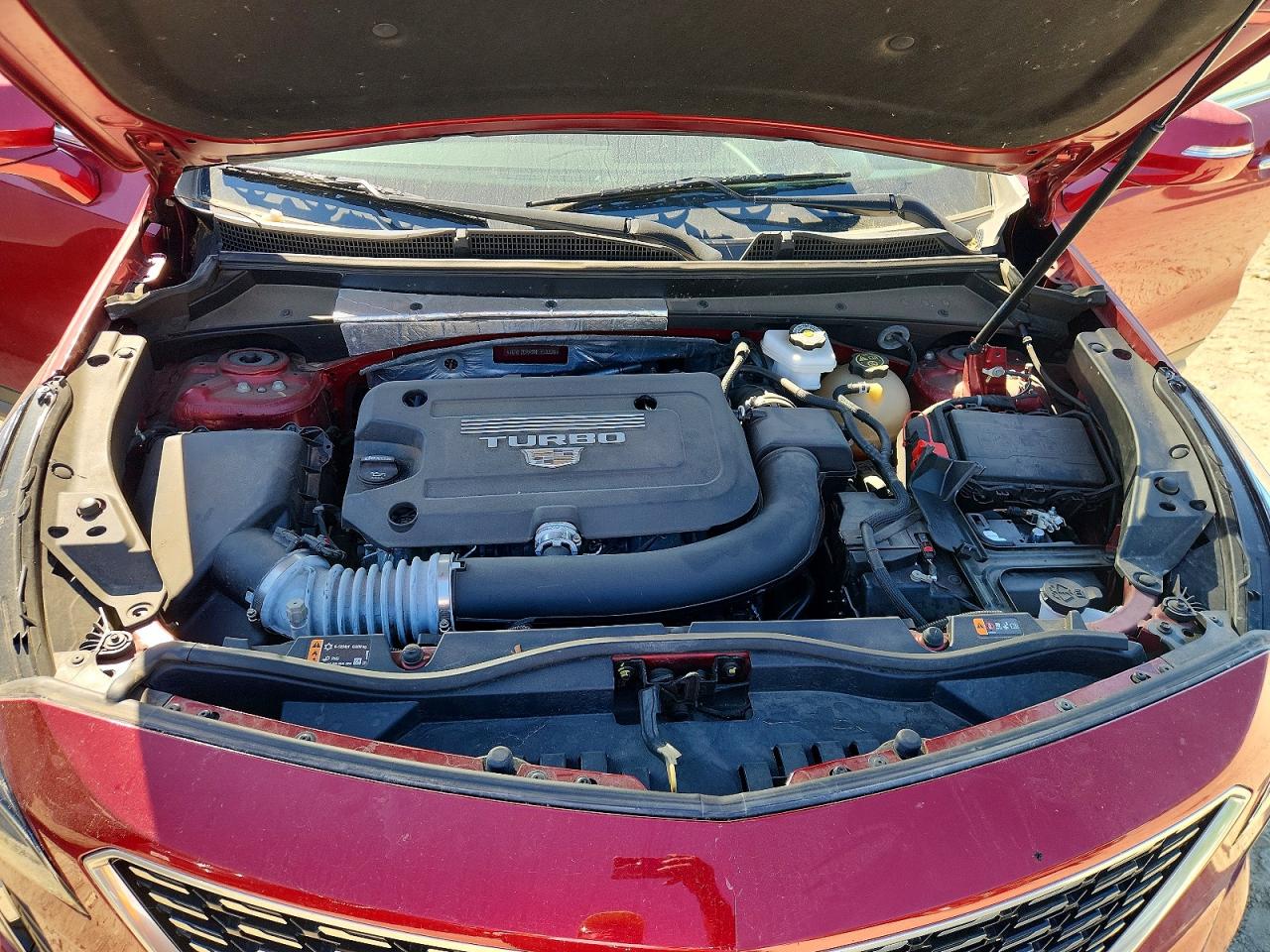 2022 Cadillac Xt4 Premium Luxury Red vin: 1GYFZDR49NF153326