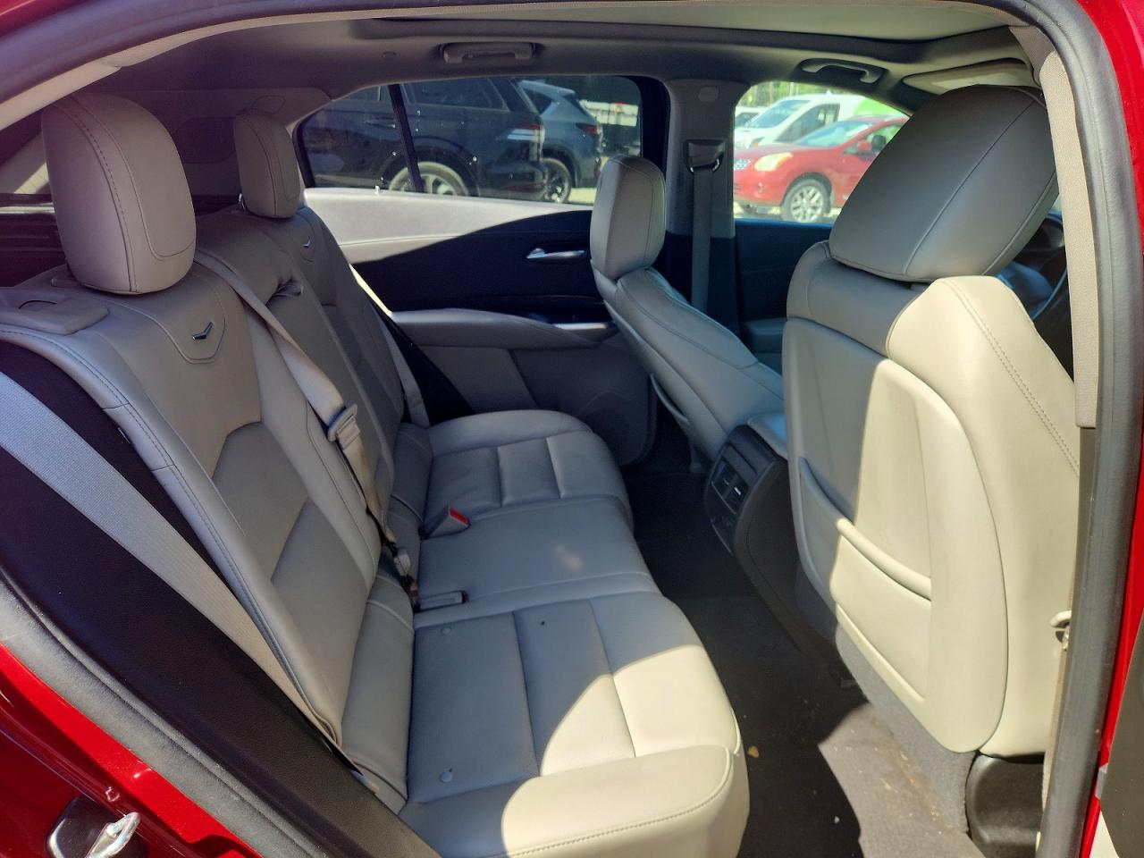 2022 Cadillac Xt4 Premium Luxury Red vin: 1GYFZDR49NF153326