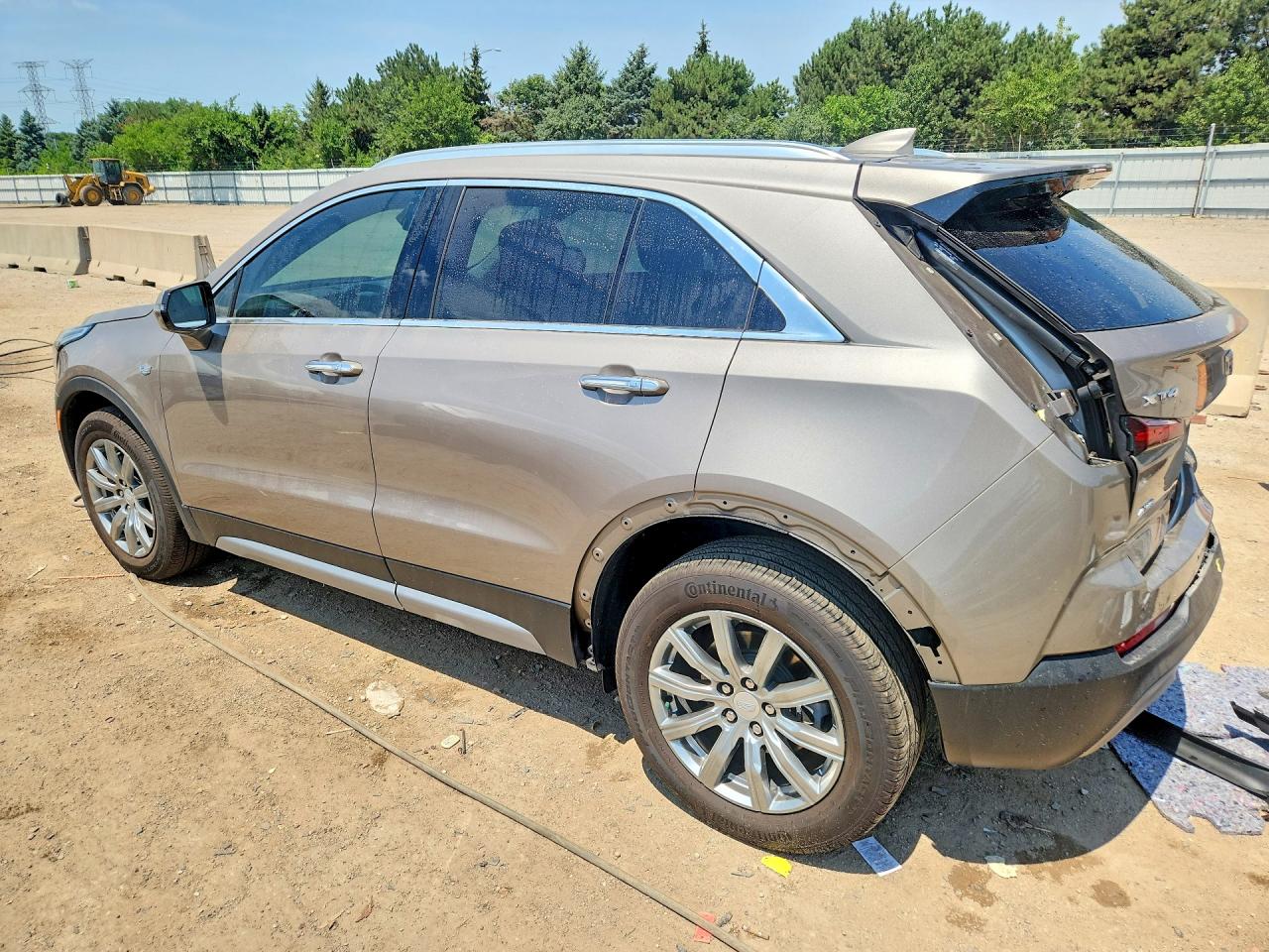 2023 Cadillac Xt4 Premium Luxury Tan vin: 1GYFZDR4XPF143567