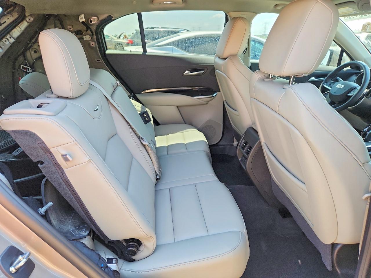 2023 Cadillac Xt4 Premium Luxury Tan vin: 1GYFZDR4XPF143567