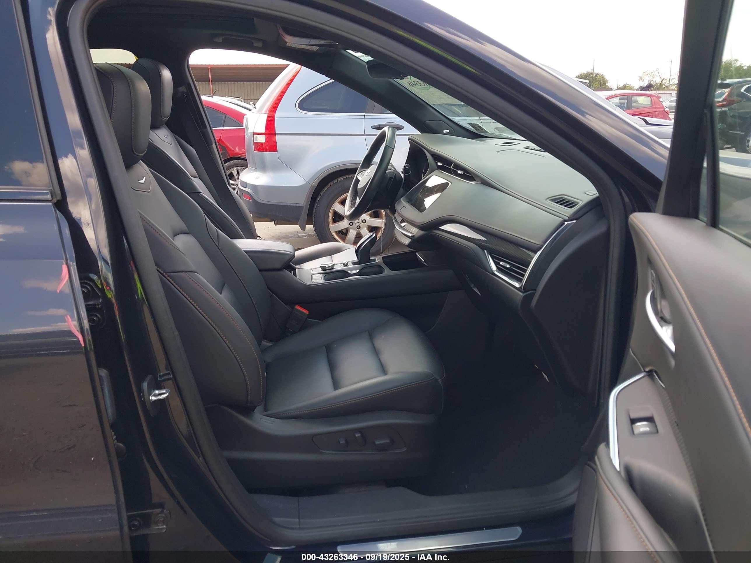 2022 Cadillac Xt4 Awd Sport Gray vin: 1GYFZFR44NF144173