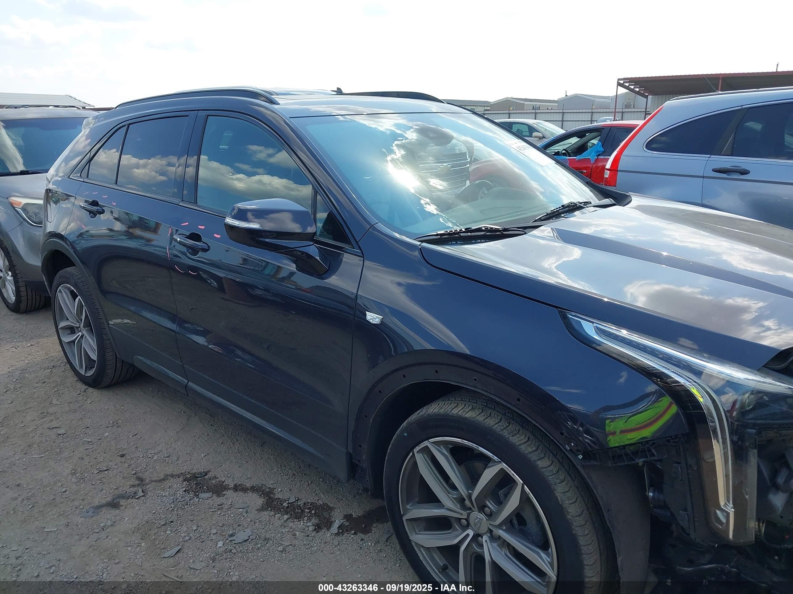 2022 Cadillac Xt4 Awd Sport Gray vin: 1GYFZFR44NF144173