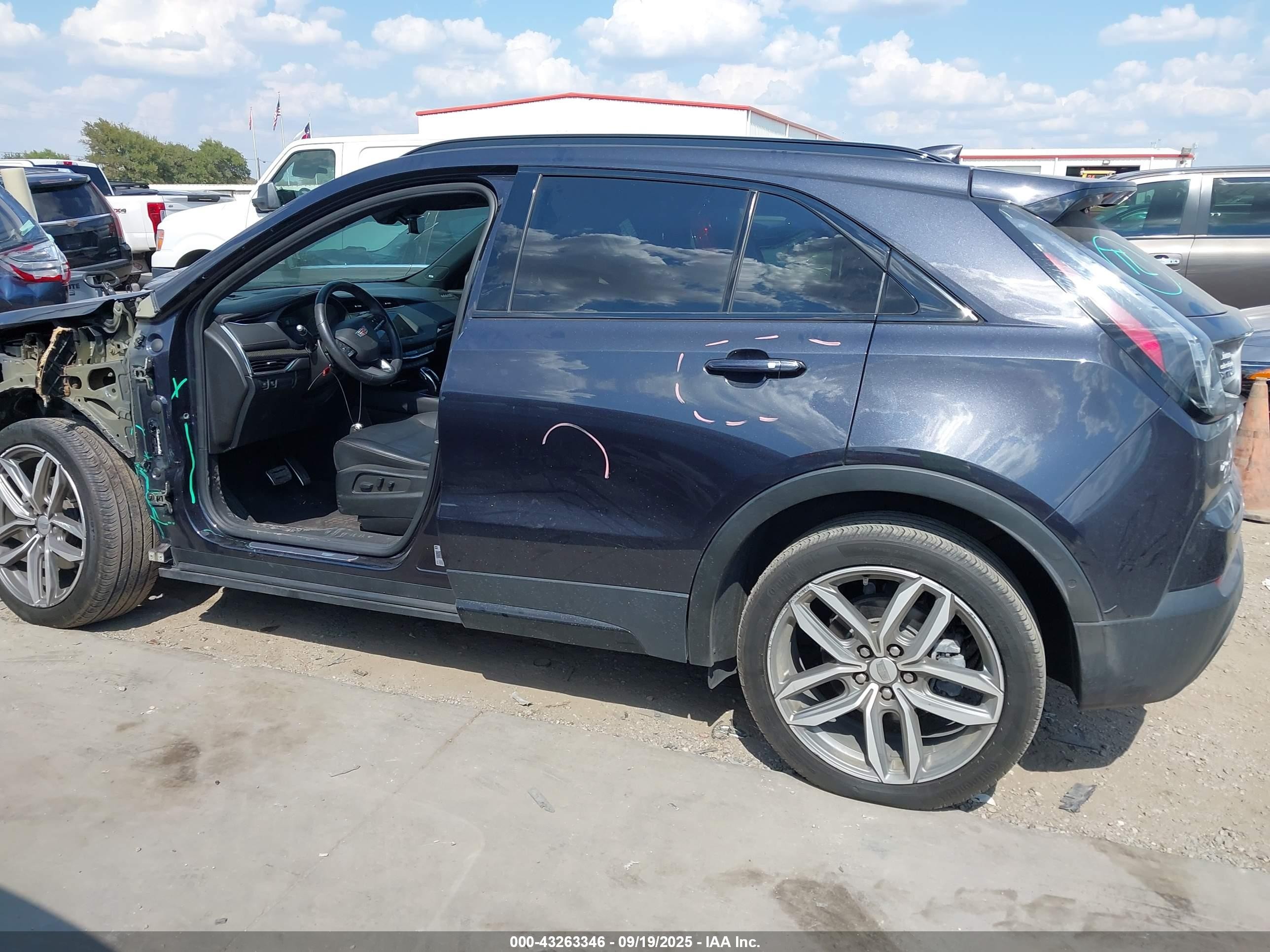 2022 Cadillac Xt4 Awd Sport Gray vin: 1GYFZFR44NF144173