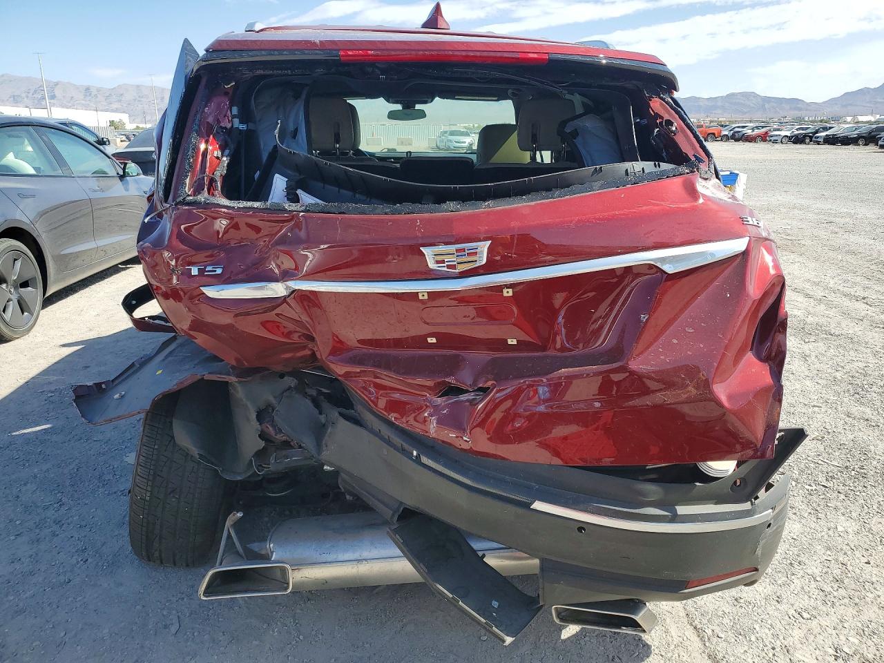 2018 Cadillac Xt5 Burgundy vin: 1GYKNARS7JZ237855