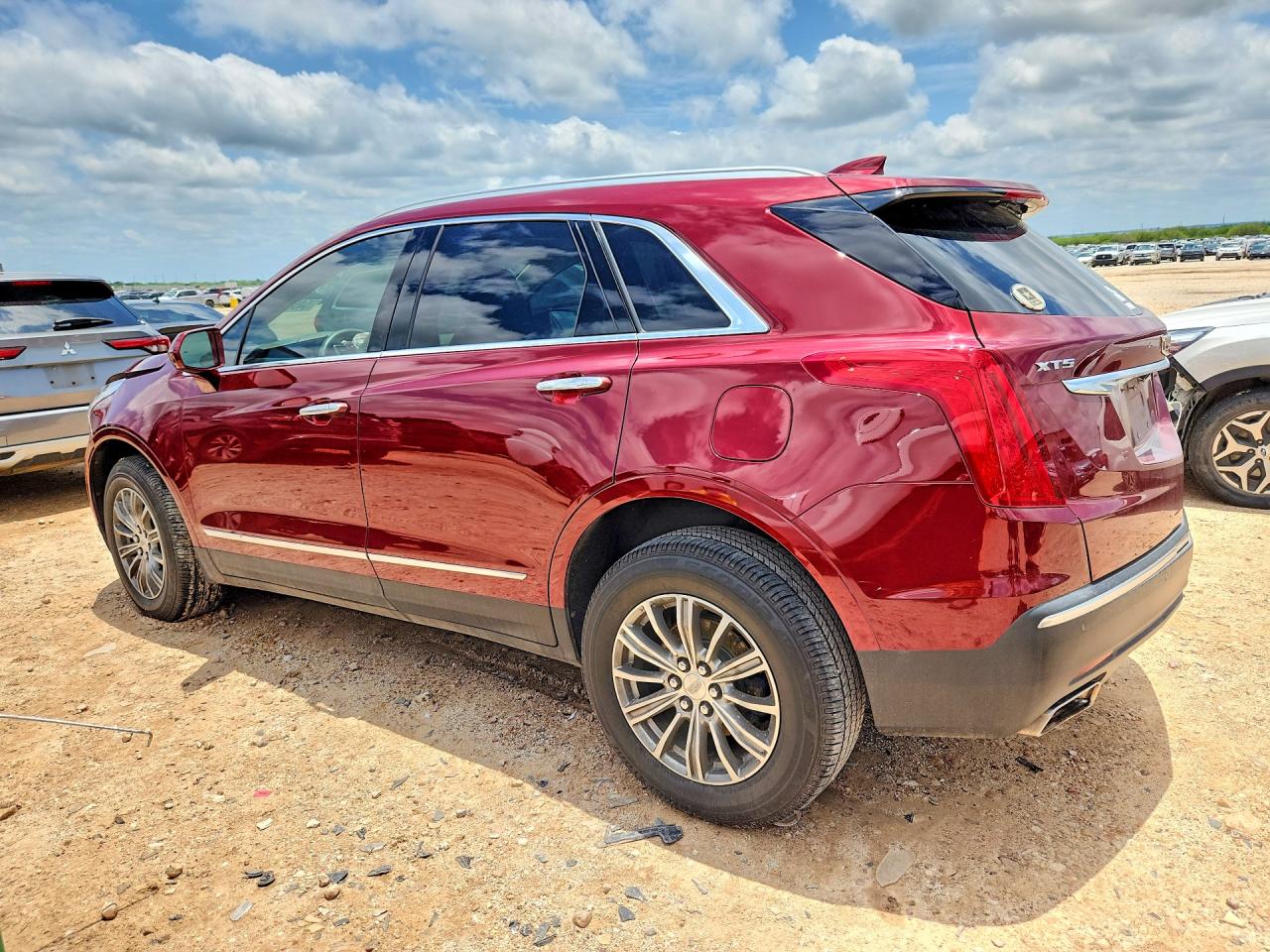 2017 Cadillac Xt5 Luxury Red vin: 1GYKNBRS0HZ193522