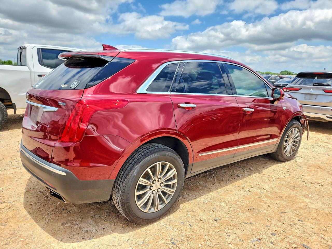 2017 Cadillac Xt5 Luxury Red vin: 1GYKNBRS0HZ193522