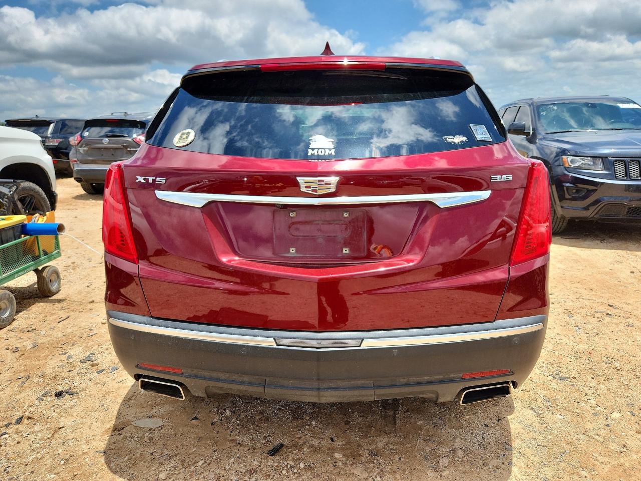 2017 Cadillac Xt5 Luxury Red vin: 1GYKNBRS0HZ193522