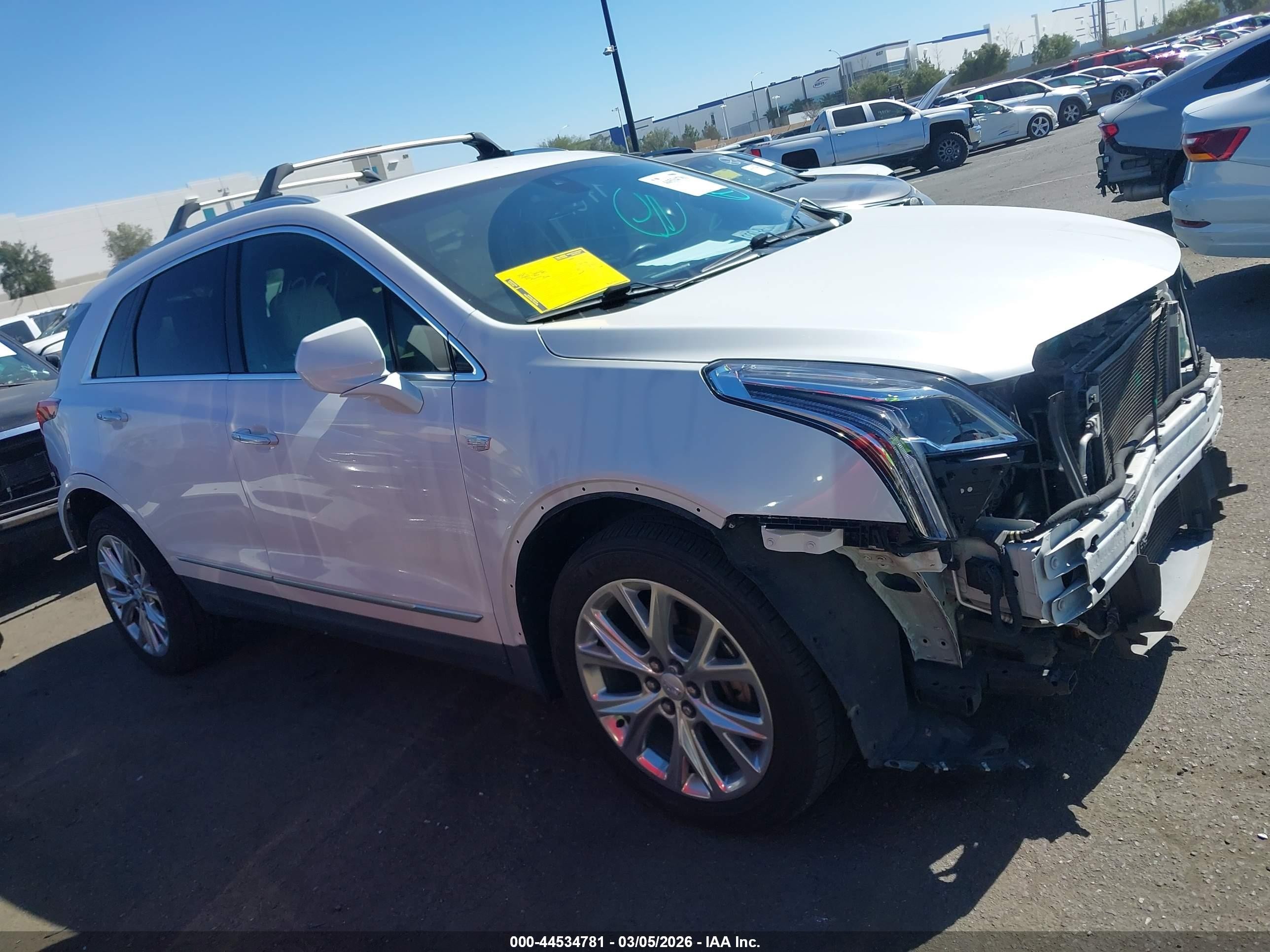 2017 Cadillac Xt5 Luxury Белый vin: 1GYKNBRS3HZ224794