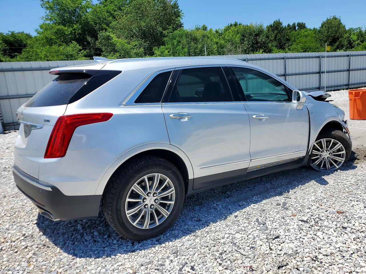2017 Cadillac Xt5 Luxury Silver vin: 1GYKNBRS4HZ297351