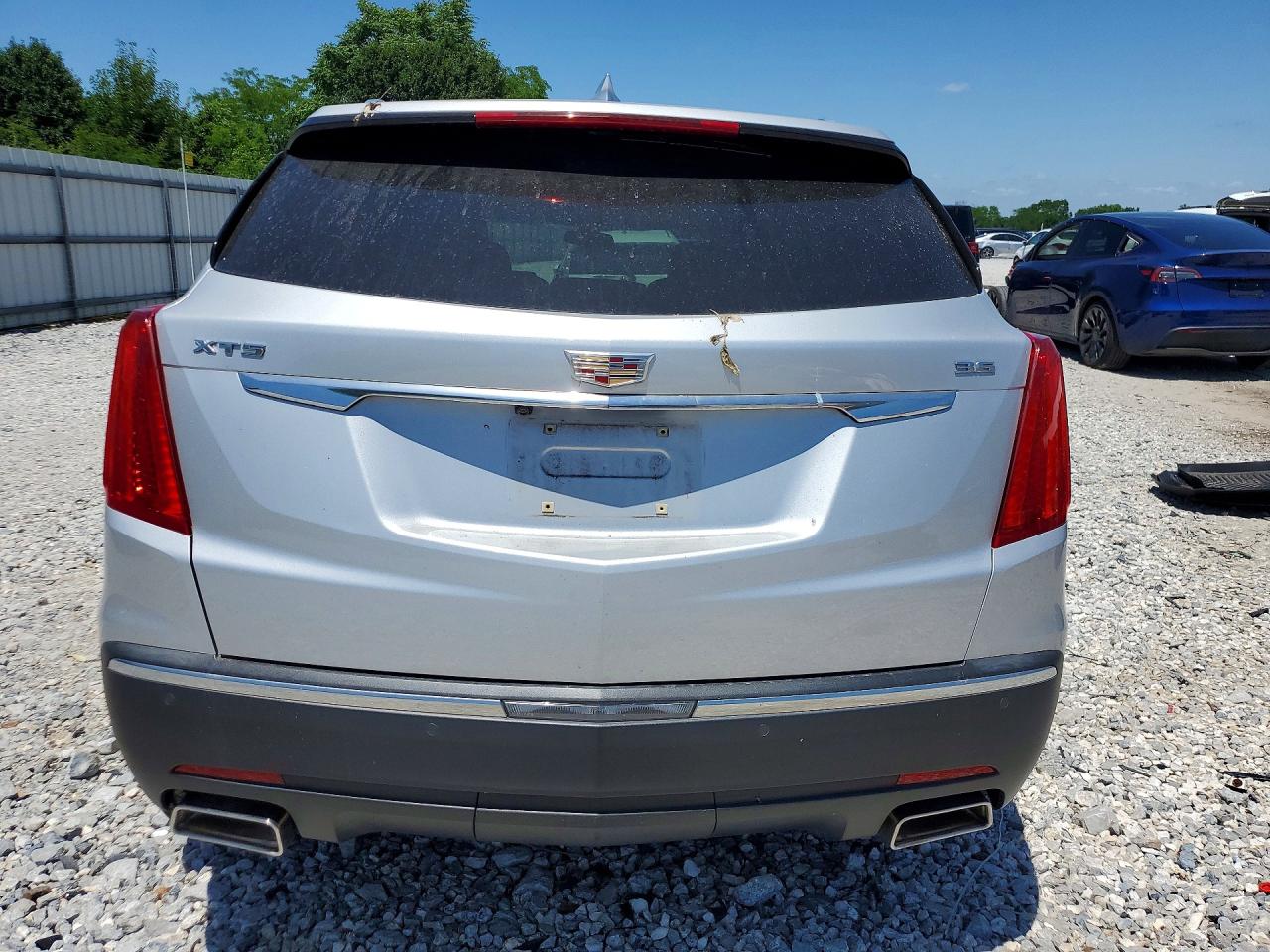 2017 Cadillac Xt5 Luxury Silver vin: 1GYKNBRS4HZ297351