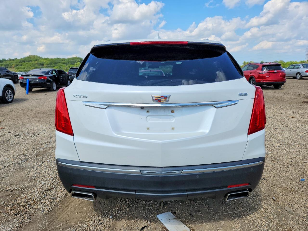 2017 Cadillac Xt5 Luxury White vin: 1GYKNBRS5HZ219550