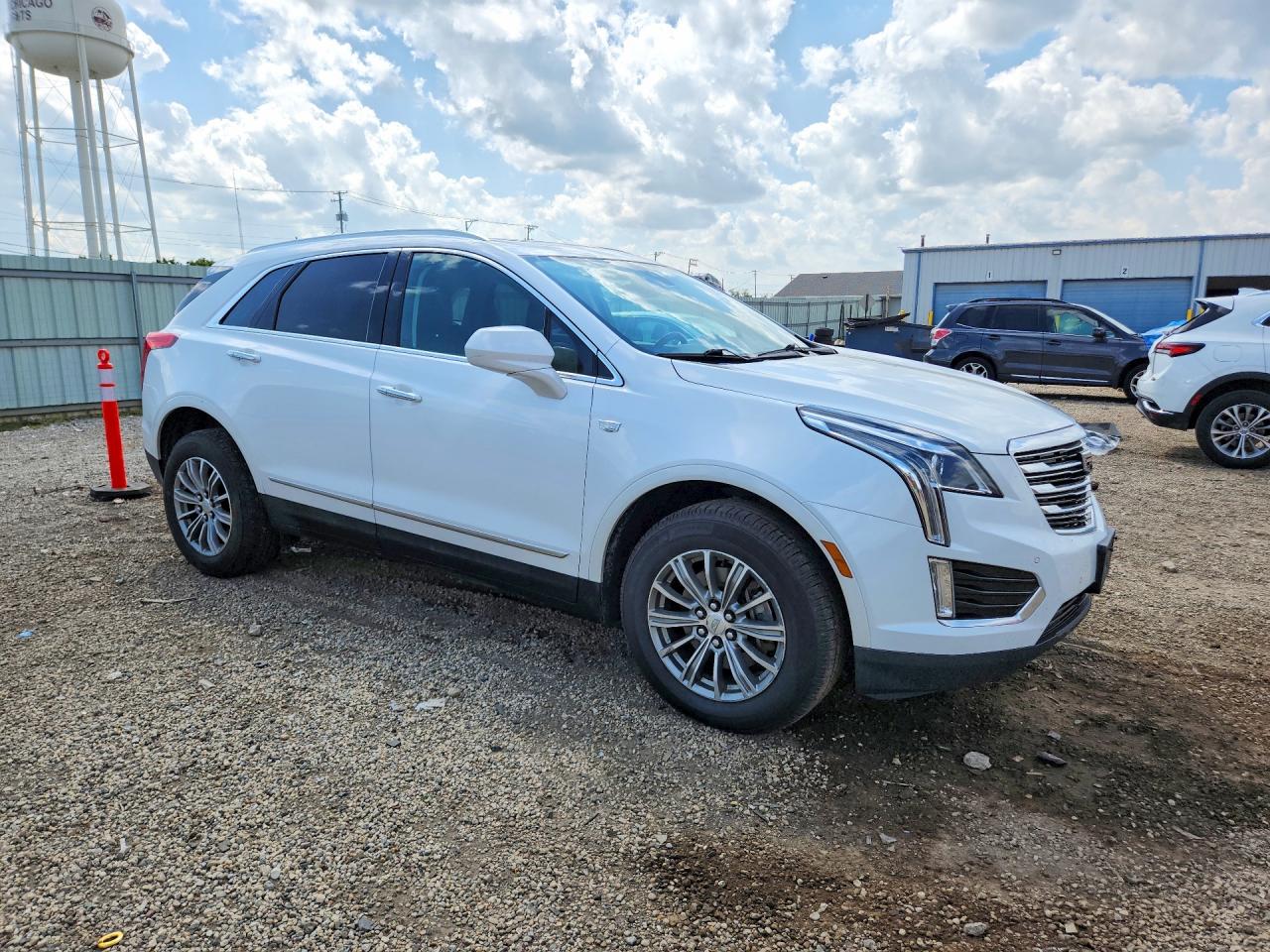 2017 Cadillac Xt5 Luxury White vin: 1GYKNBRS5HZ219550