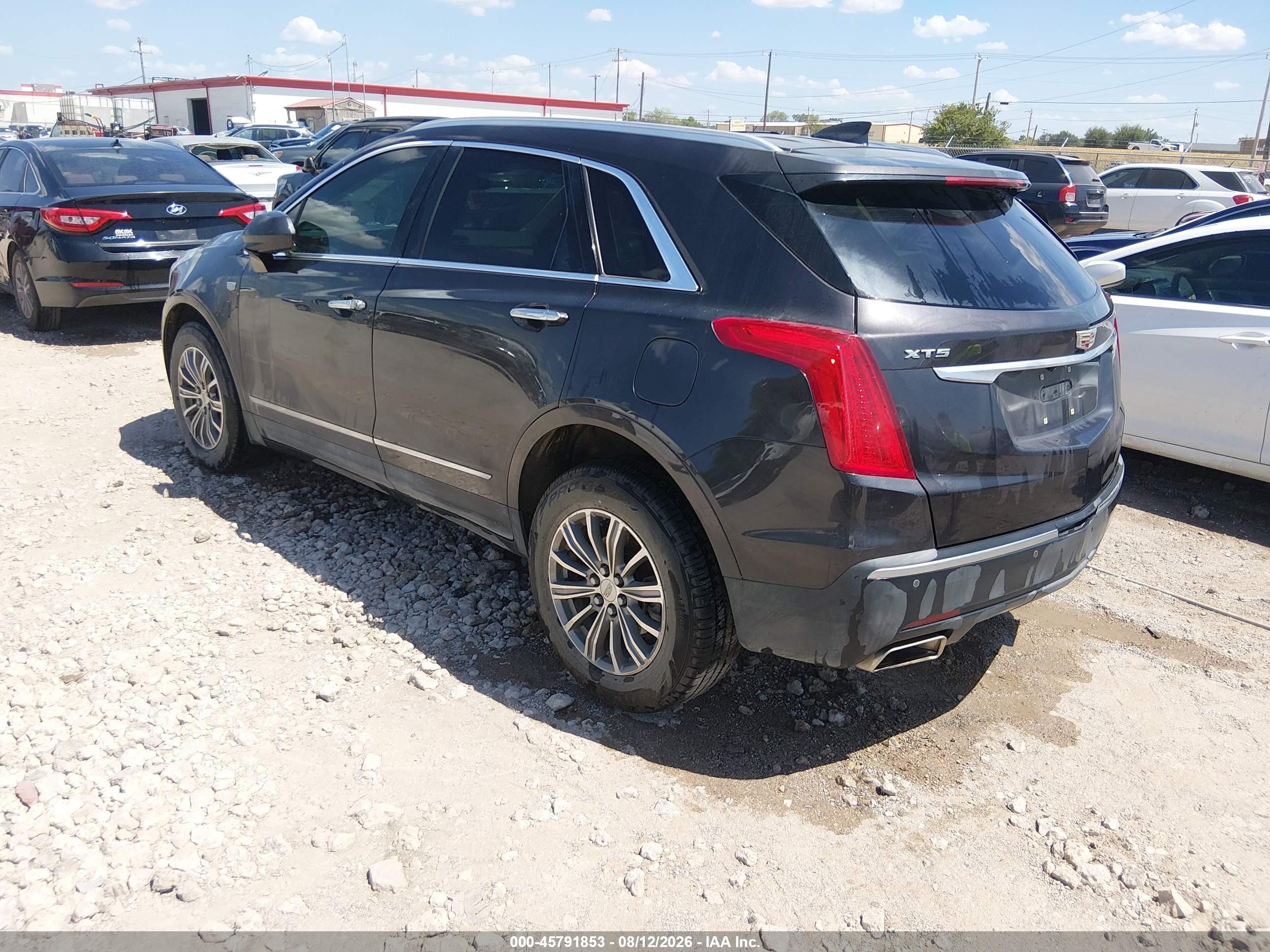 2017 Cadillac Xt5 Luxury Black vin: 1GYKNBRS9HZ126675