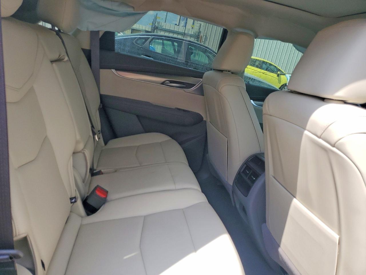 2024 Cadillac Xt5 Premium Luxury Silver vin: 1GYKNCR44RZ756841