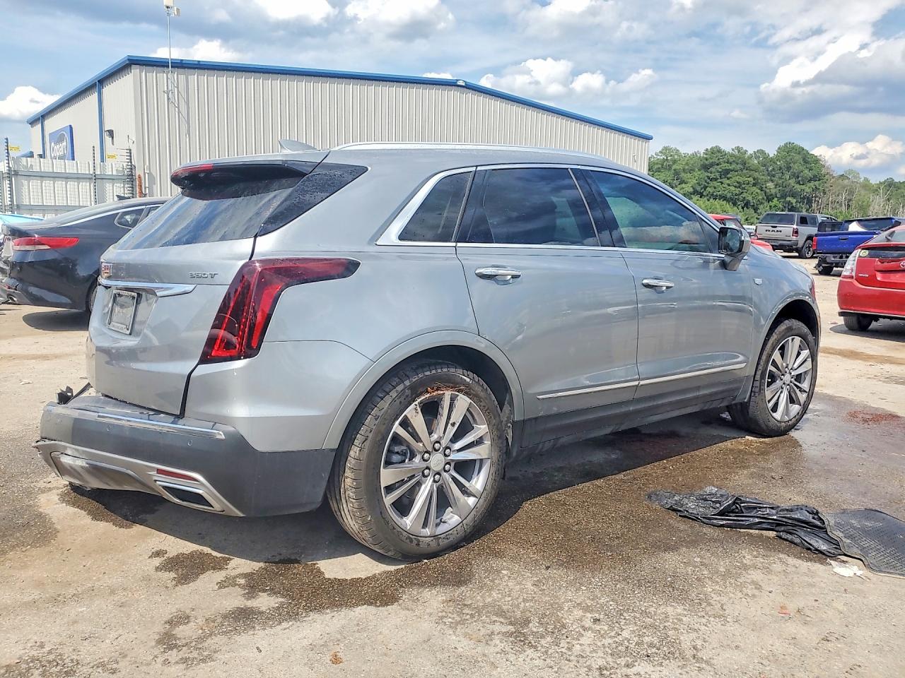 2024 Cadillac Xt5 Premium Luxury Silver vin: 1GYKNCR44RZ756841