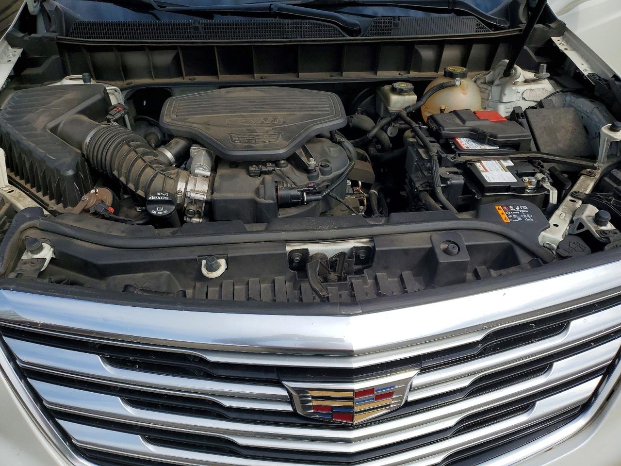 2018 Cadillac Xt5 Luxury Белый vin: 1GYKNCRS8JZ176298