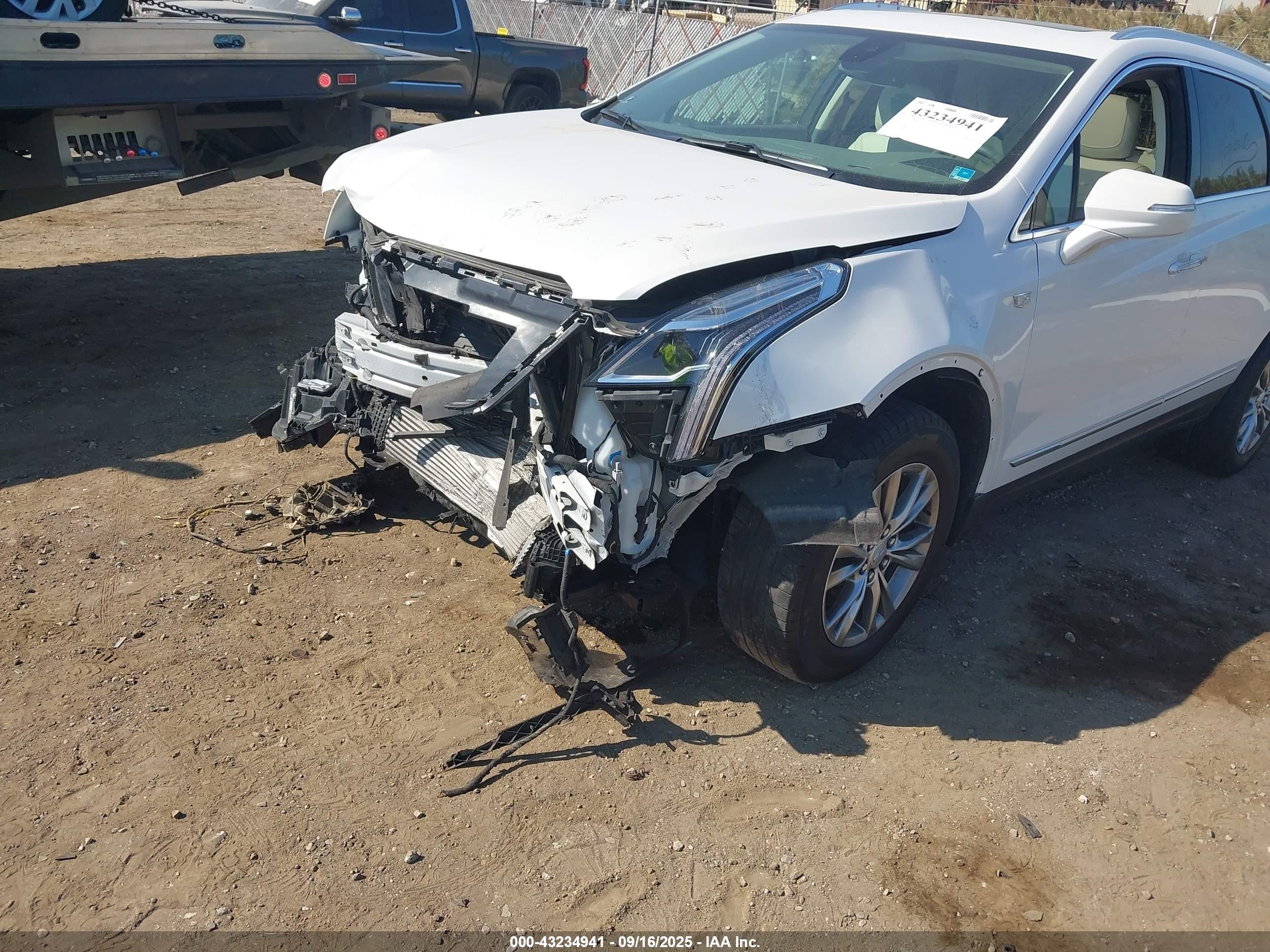 2022 Cadillac Xt5 Awd Premium Luxury White vin: 1GYKNDR40NZ159816