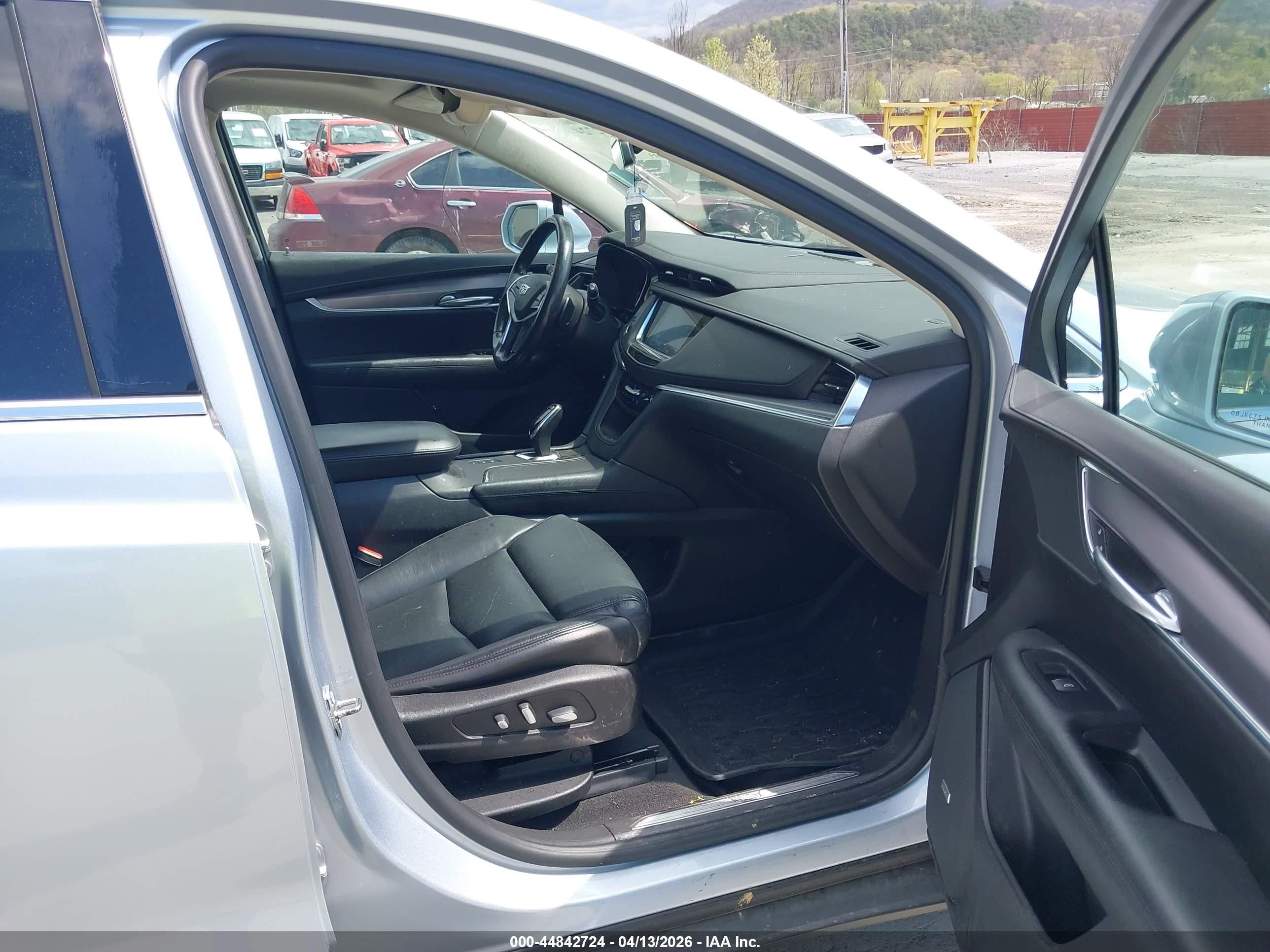 2017 Cadillac Xt5 Luxury Light Blue vin: 1GYKNDRS3HZ313275
