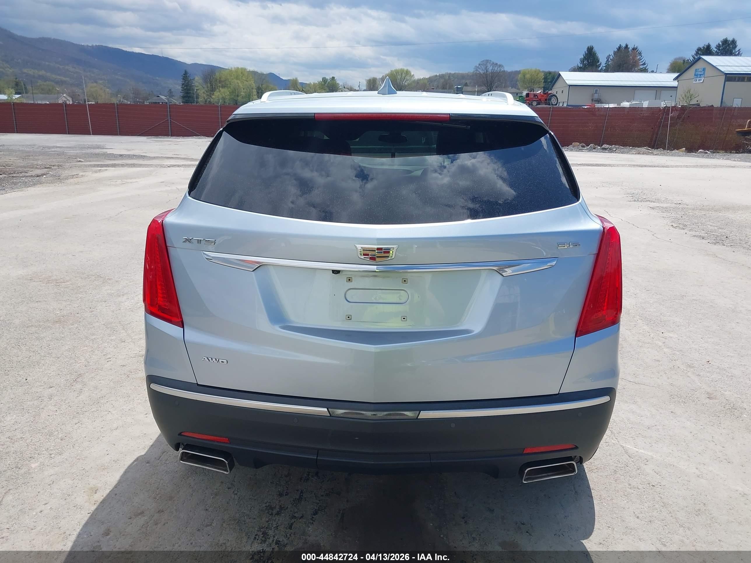 2017 Cadillac Xt5 Luxury Light Blue vin: 1GYKNDRS3HZ313275