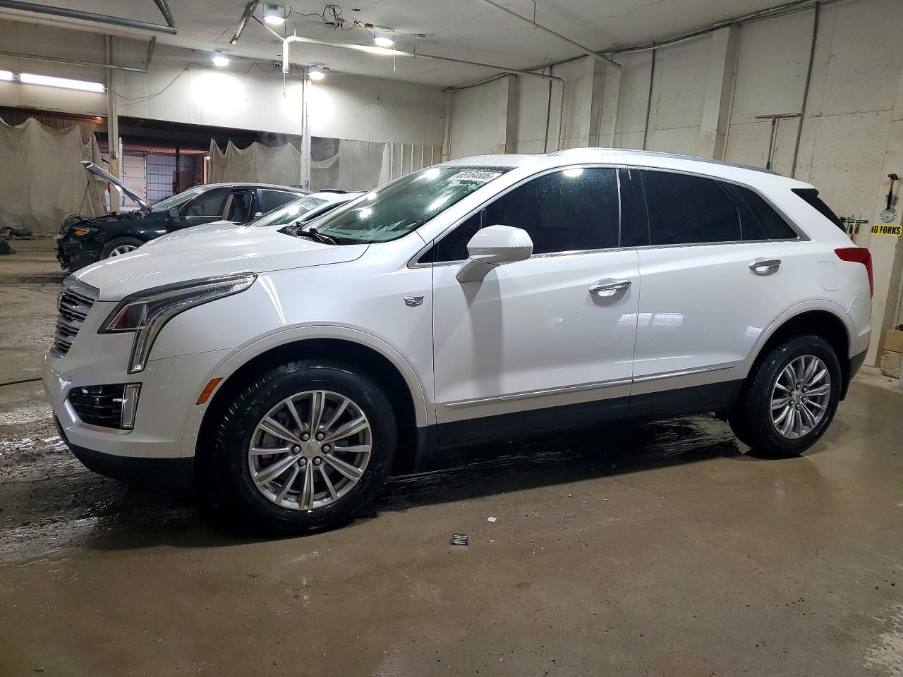2018 Cadillac Xt5 Luxury White vin: 1GYKNDRS3JZ162508