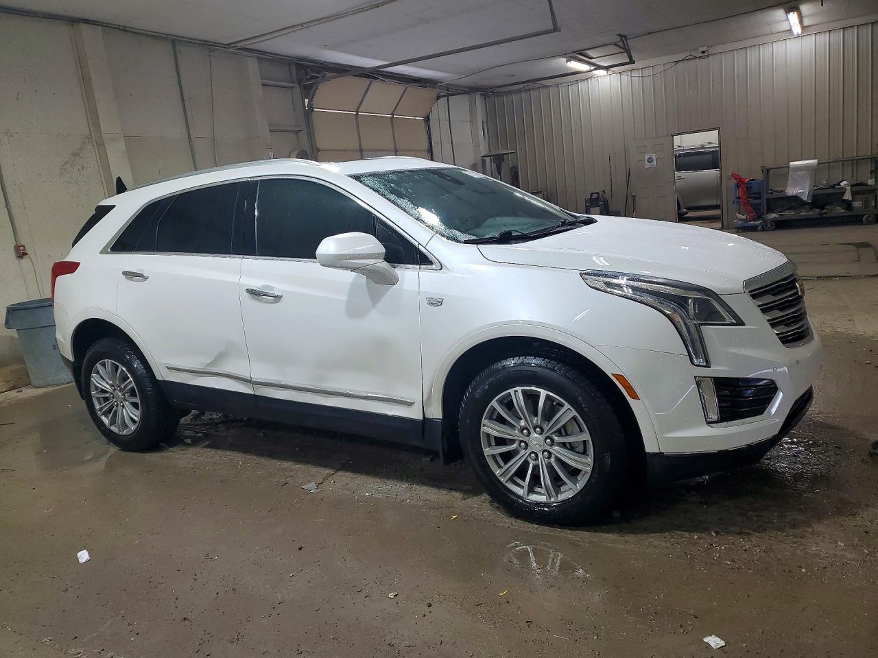 2018 Cadillac Xt5 Luxury White vin: 1GYKNDRS3JZ162508
