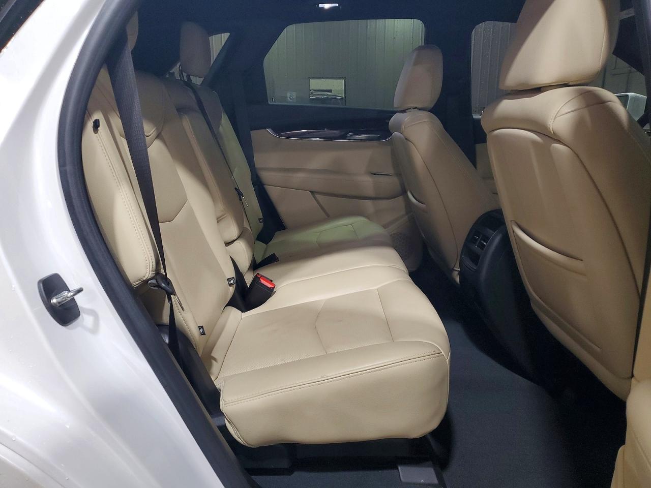 2018 Cadillac Xt5 Luxury White vin: 1GYKNDRS3JZ162508