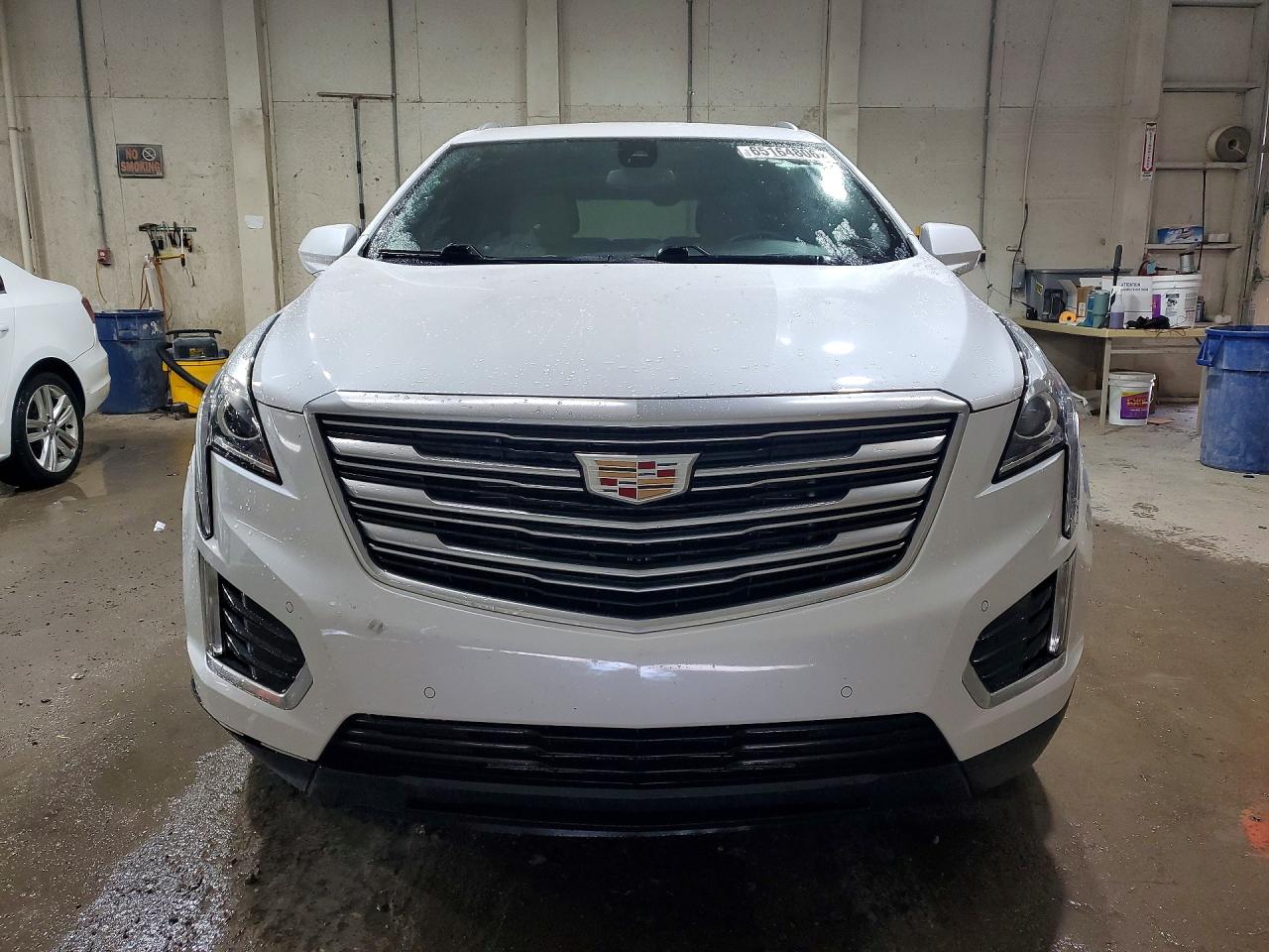 2018 Cadillac Xt5 Luxury White vin: 1GYKNDRS3JZ162508