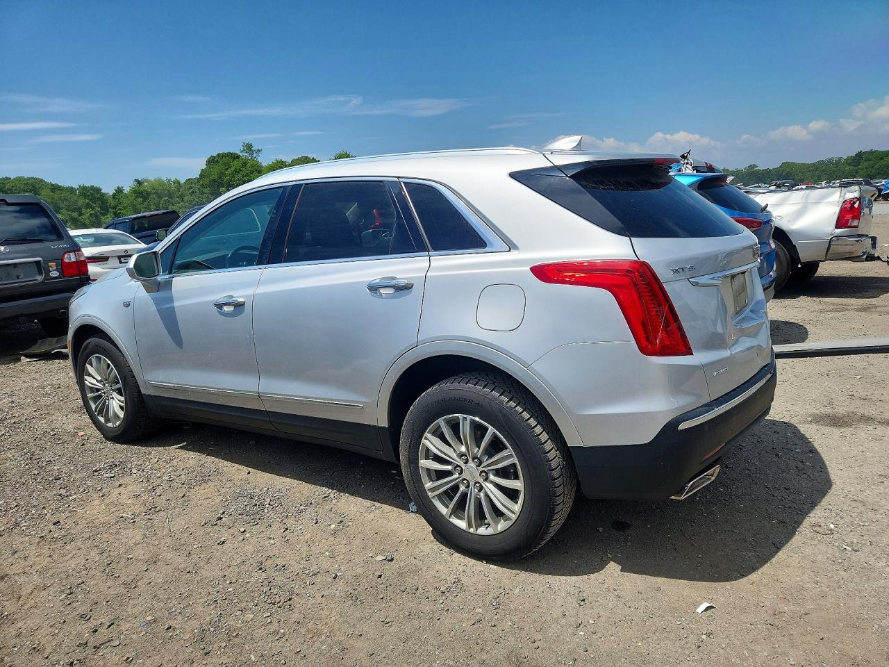 2019 Cadillac Xt5 Luxury Серебряный vin: 1GYKNDRS5KZ175729