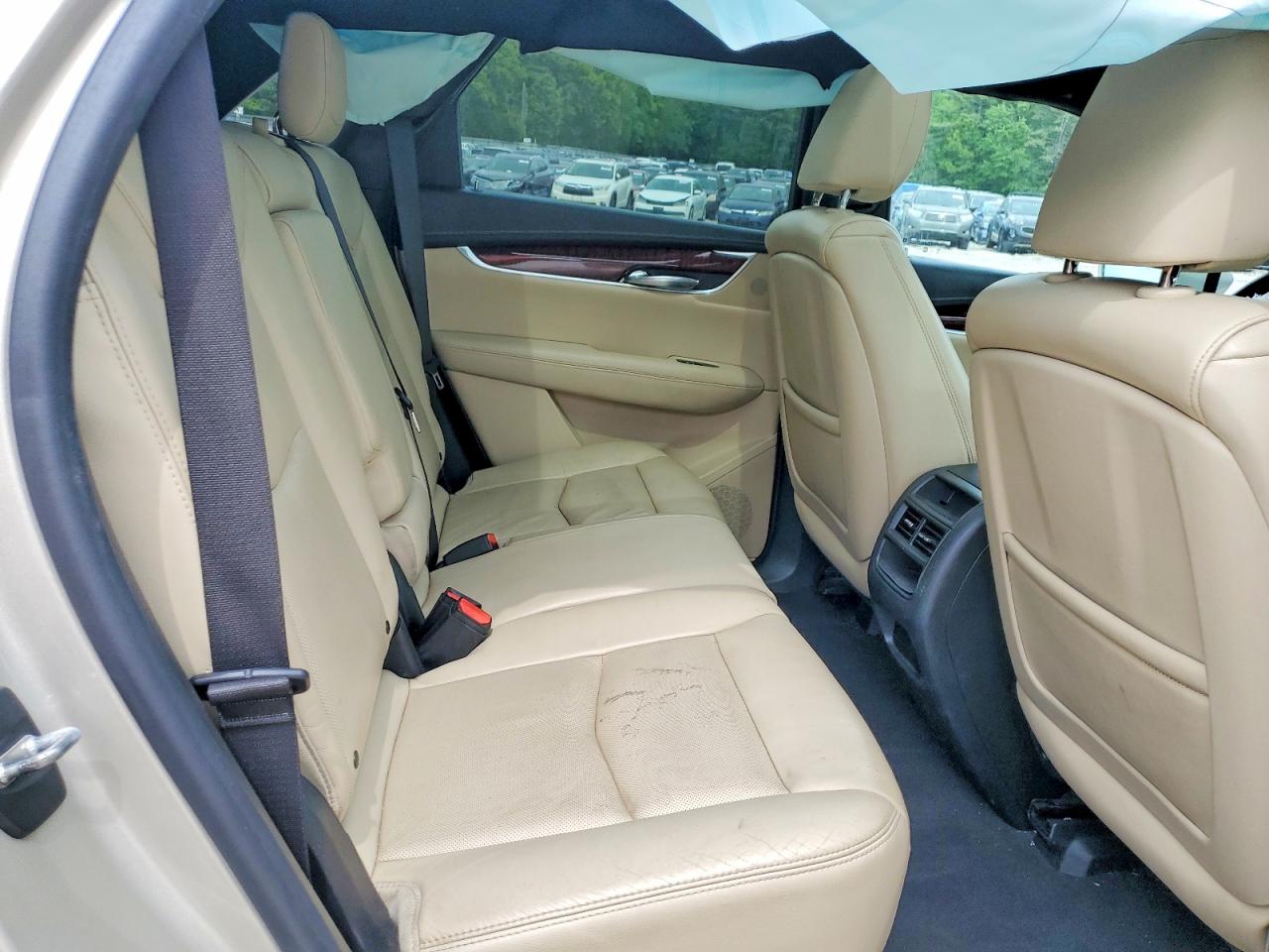2017 Cadillac Xt5 Luxury Бежевый vin: 1GYKNDRS7HZ113693