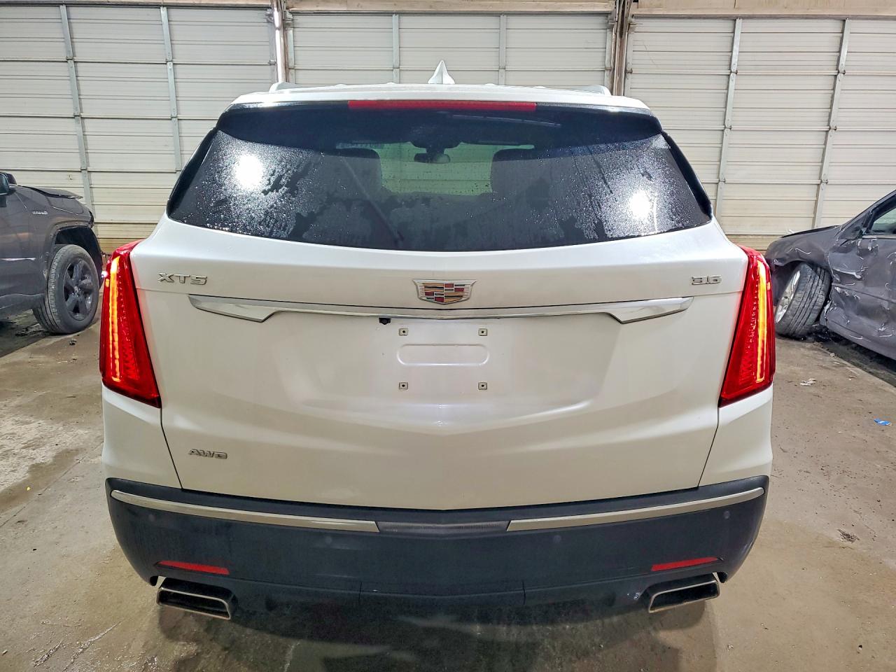 2018 Cadillac Xt5 Luxury White vin: 1GYKNDRS8JZ132811