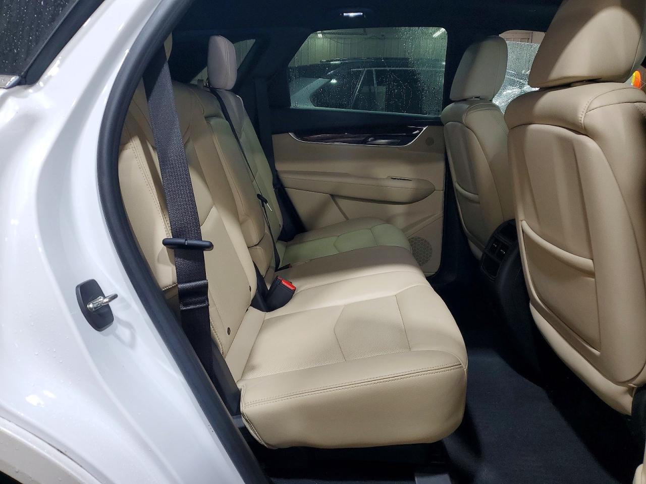 2018 Cadillac Xt5 Luxury White vin: 1GYKNDRS8JZ132811