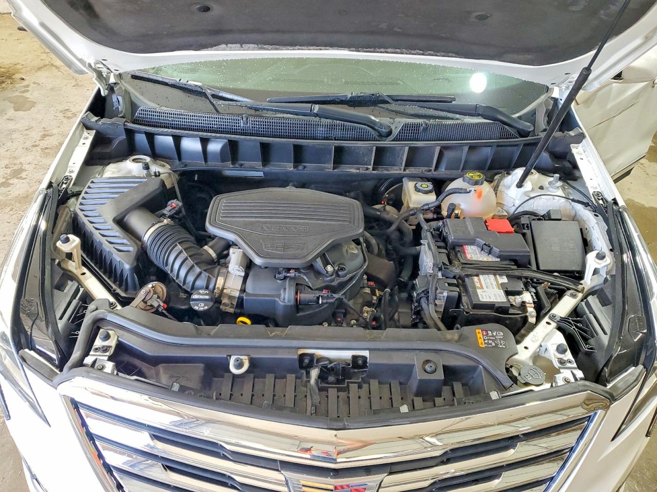 2018 Cadillac Xt5 Luxury White vin: 1GYKNDRS8JZ132811