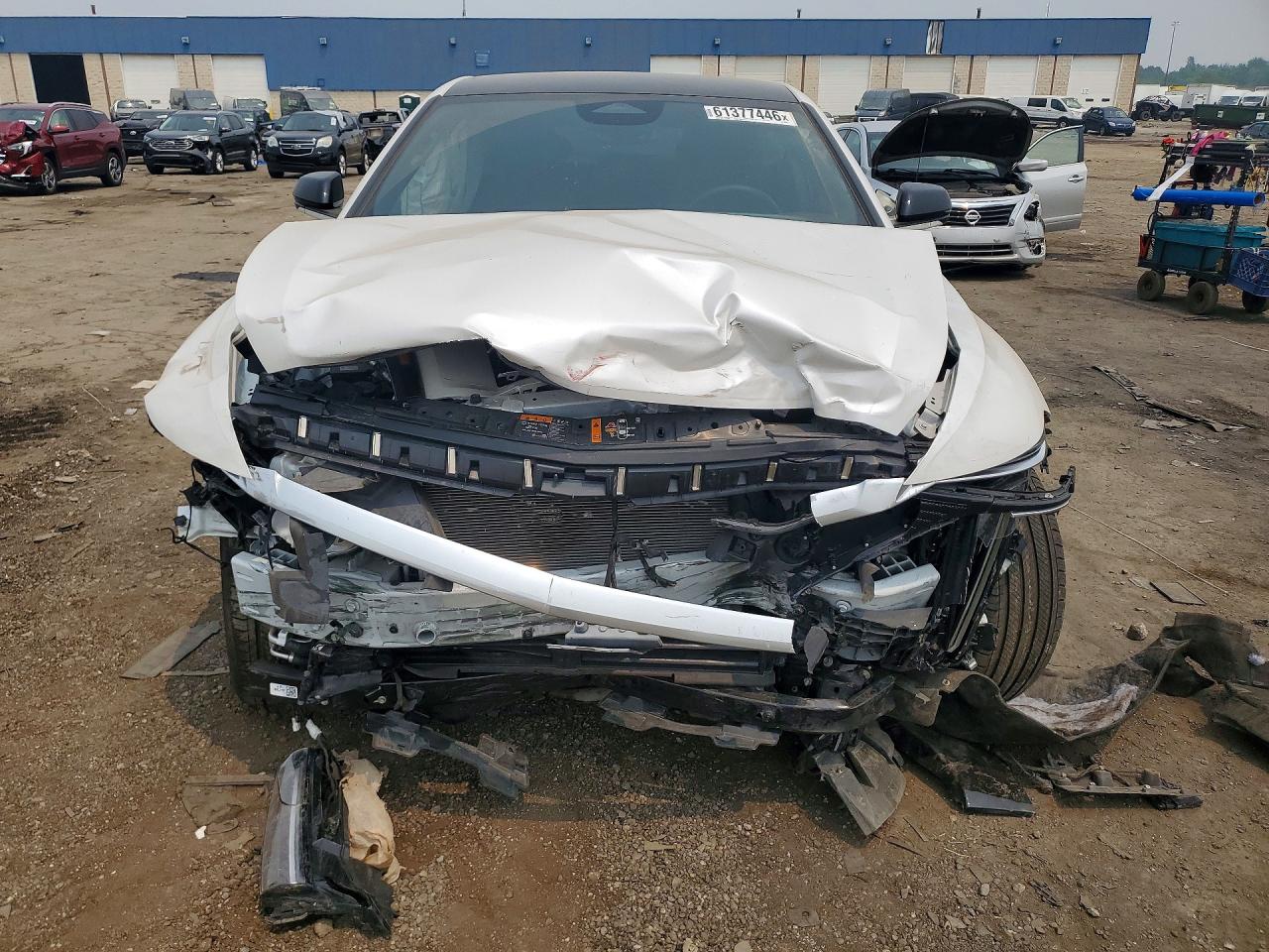 2025 Cadillac Lyriq Luxury Белый vin: 1GYKPNRL3SZ306407