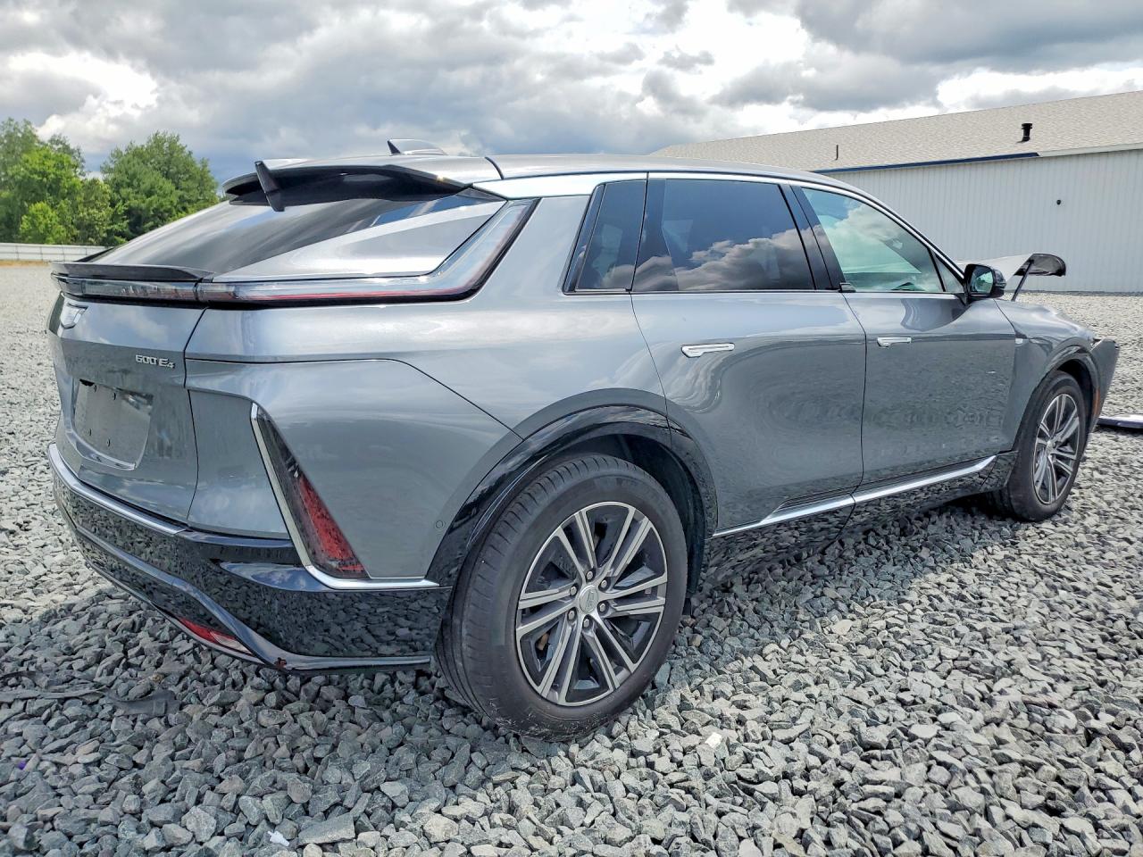 2023 Cadillac Lyriq Luxury Silver vin: 1GYKPPRL1PZ003192