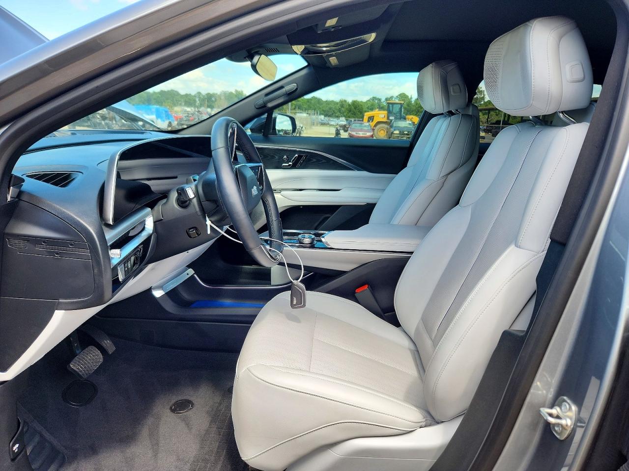 2024 Cadillac Lyriq Luxury Gray vin: 1GYKPRRK1RZ124827