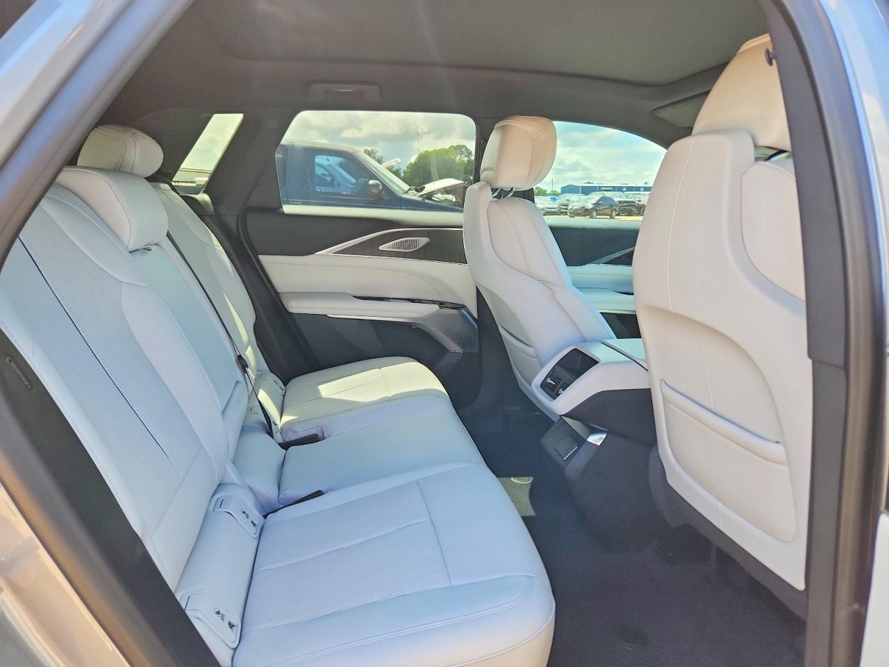 2024 Cadillac Lyriq Luxury Gray vin: 1GYKPRRK1RZ124827
