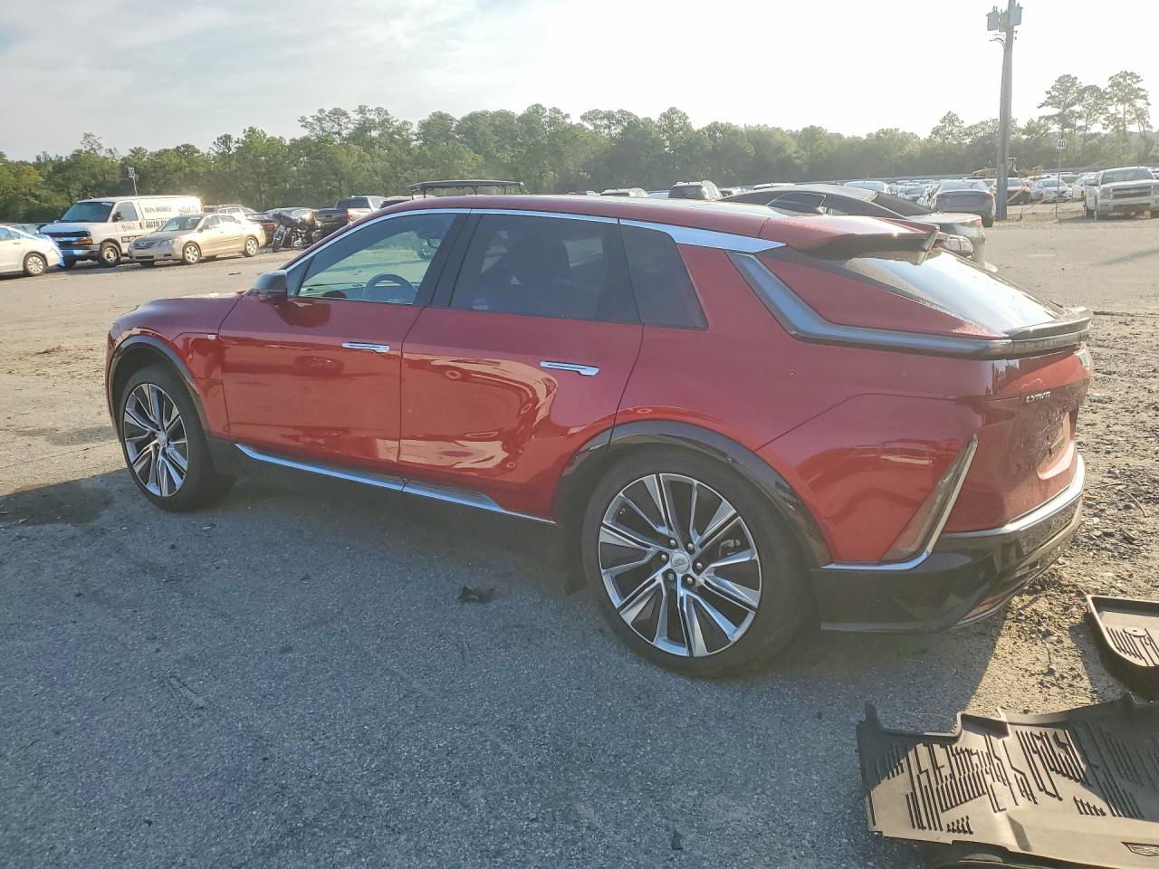 2025 Cadillac Lyriq Luxury Red vin: 1GYKPTRL9SZ304522