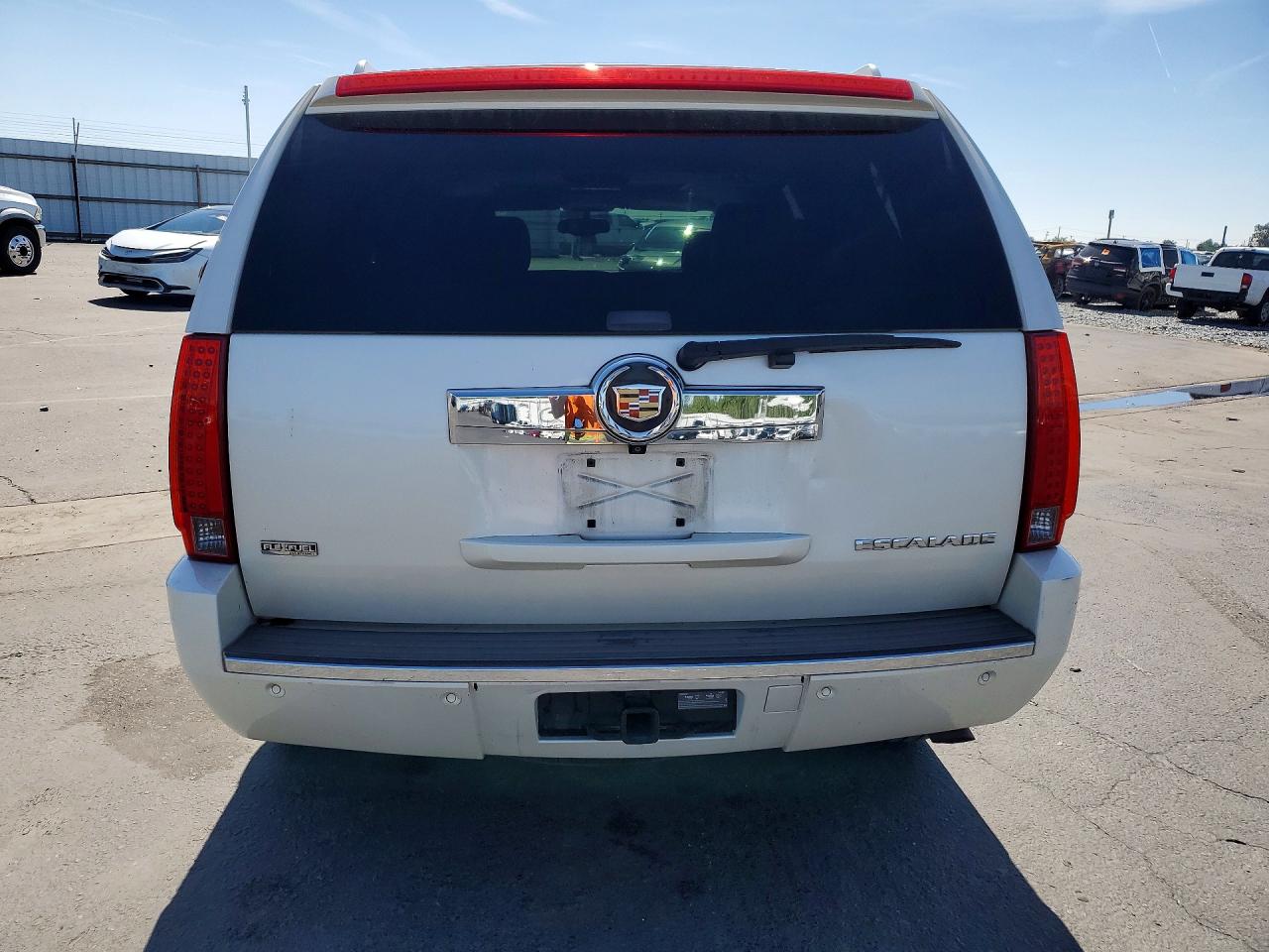 2011 Cadillac Escalade Cream vin: 1GYS3AEF1BR326157