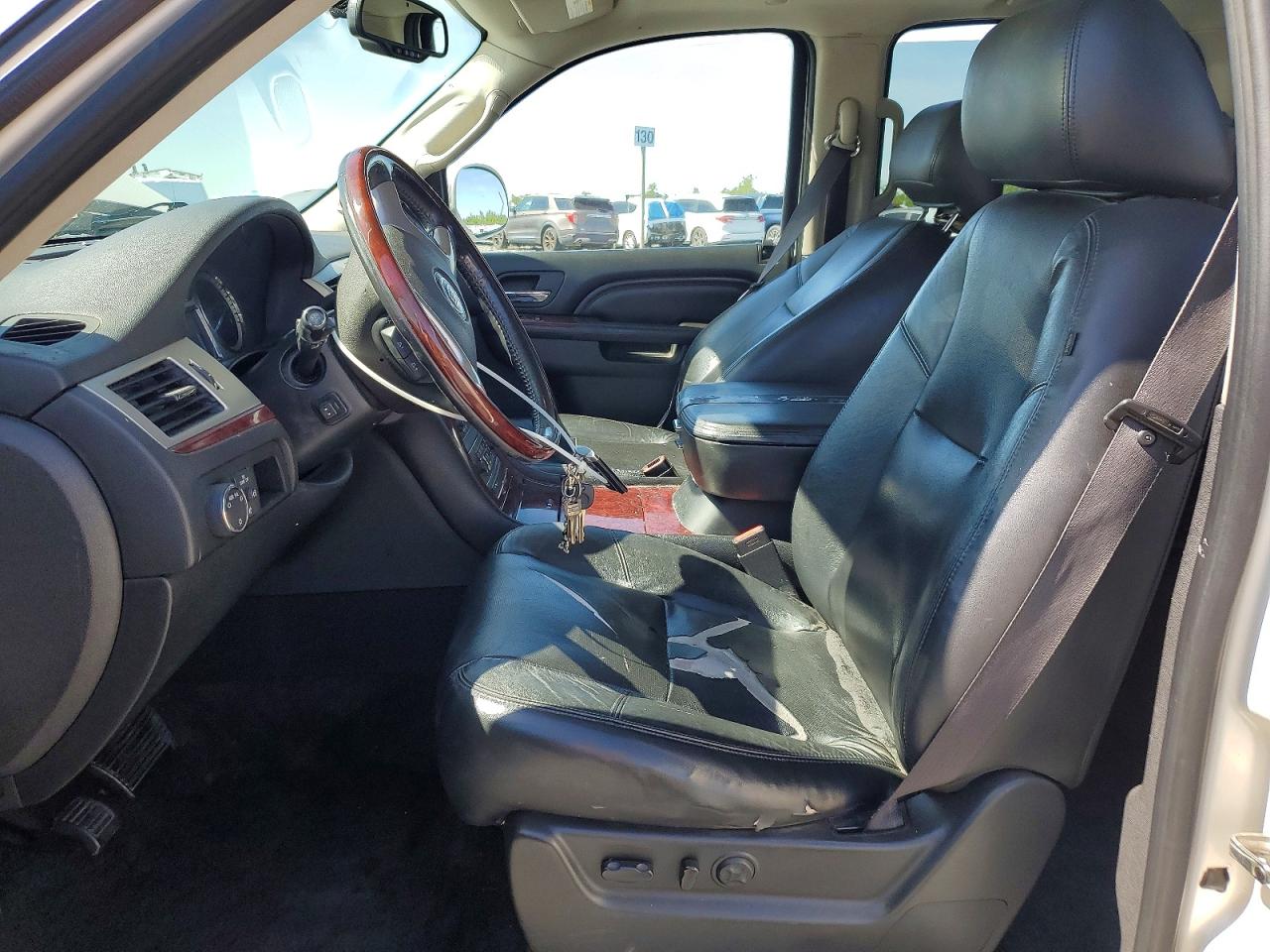 2011 Cadillac Escalade Cream vin: 1GYS3AEF1BR326157