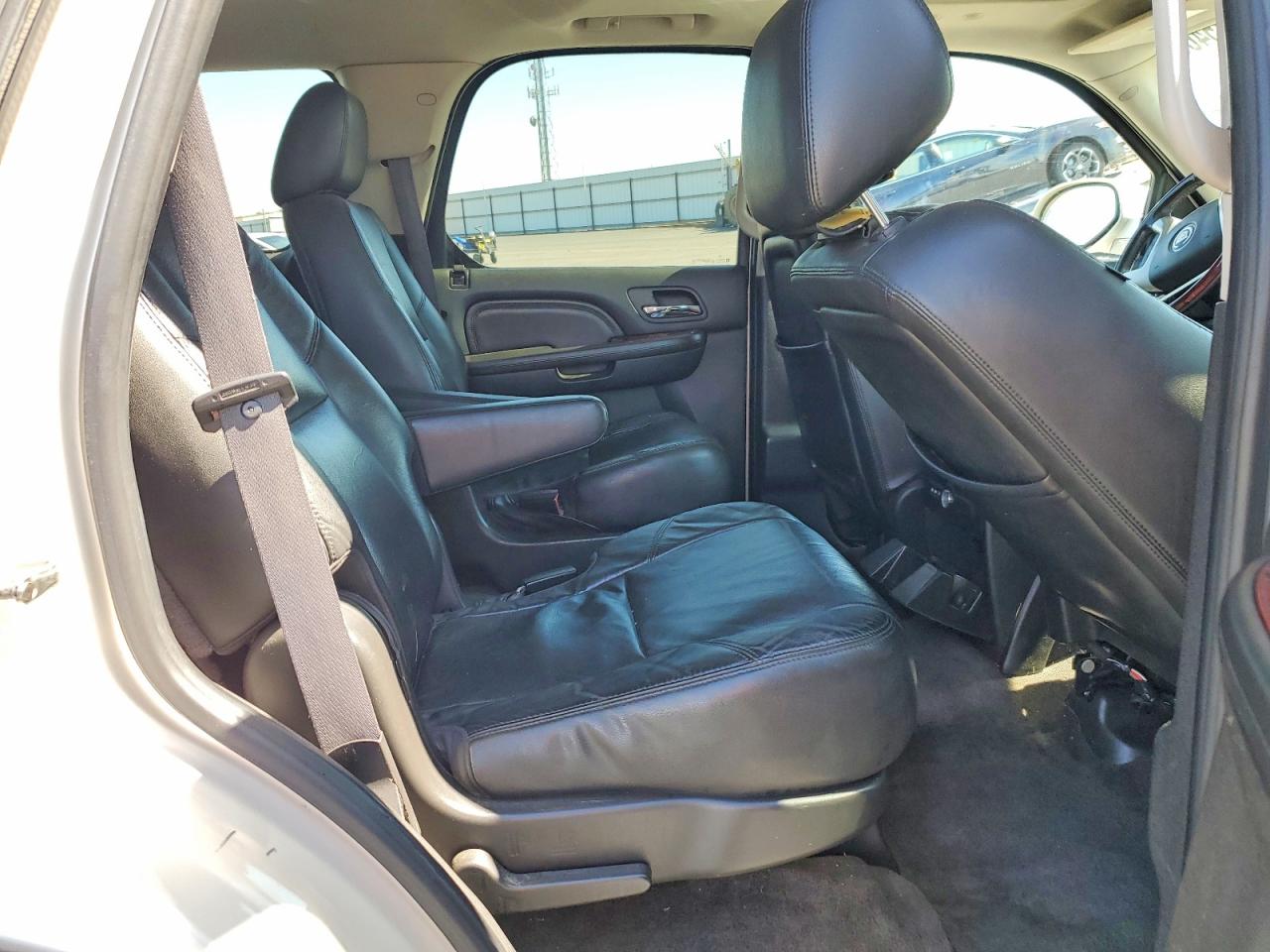 2011 Cadillac Escalade Cream vin: 1GYS3AEF1BR326157