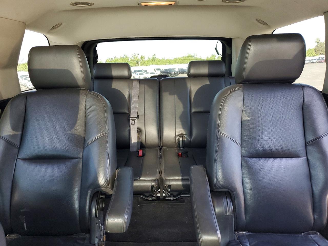 2011 Cadillac Escalade Cream vin: 1GYS3AEF1BR326157
