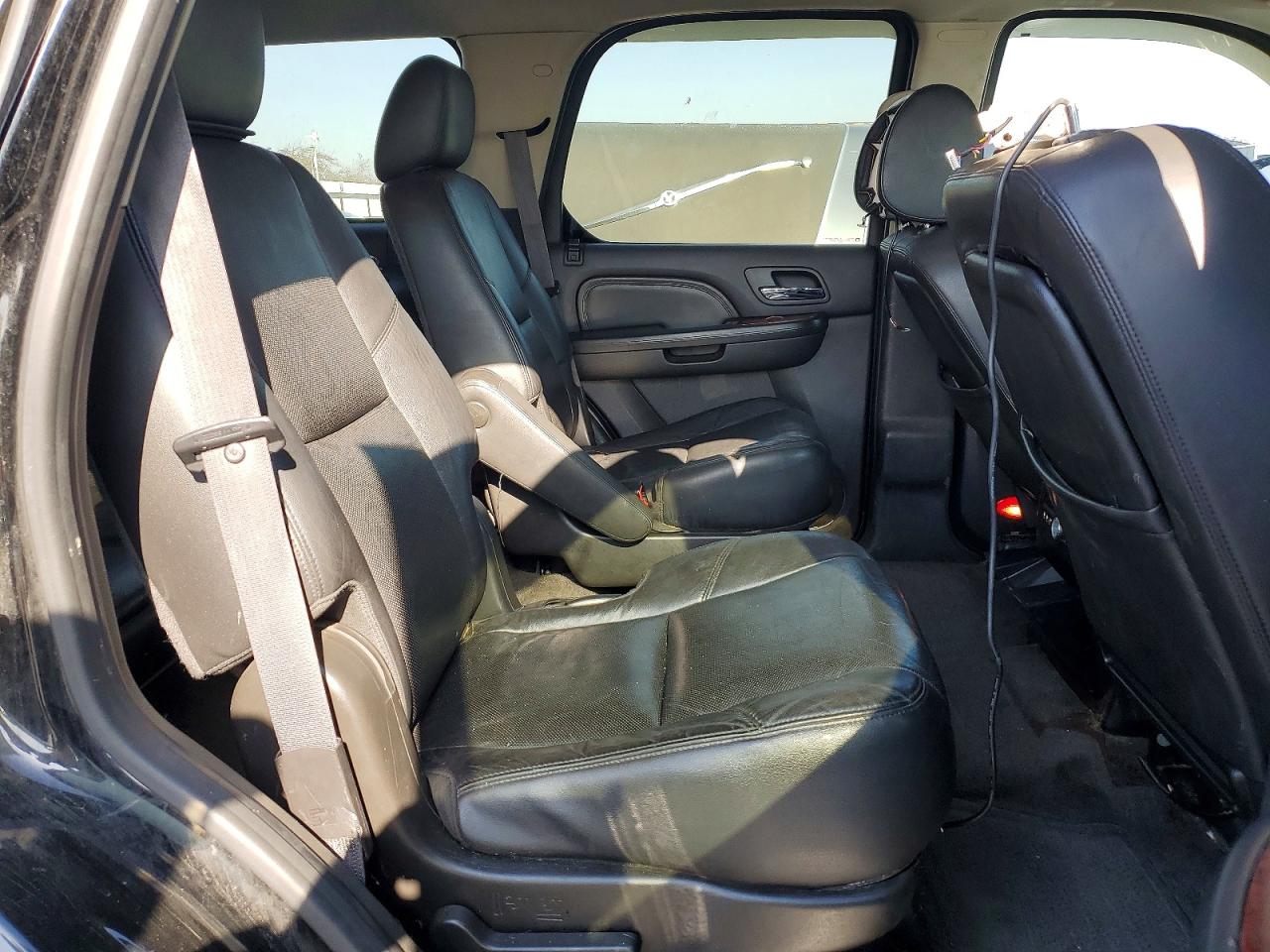 2011 Cadillac Escalade Black vin: 1GYS3AEF1BR370398