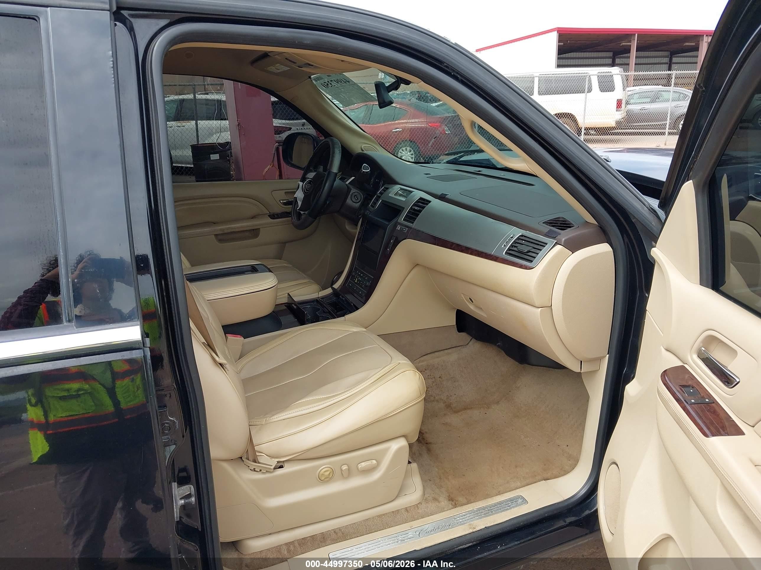 2011 Cadillac Escalade Standard Black vin: 1GYS3AEF6BR134801