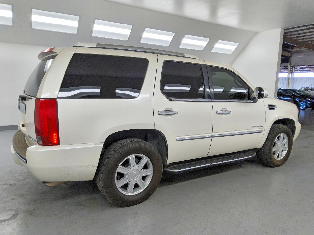 2013 Cadillac Escalade White vin: 1GYS3AEF9DR331318