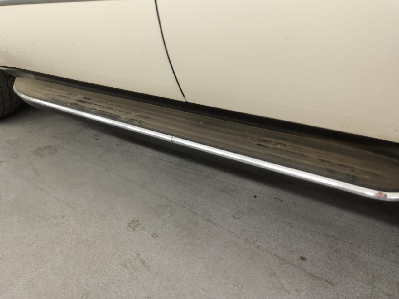 2013 Cadillac Escalade White vin: 1GYS3AEF9DR331318 Damage: Left Running Board, Cracked, 1 To 2 Inches